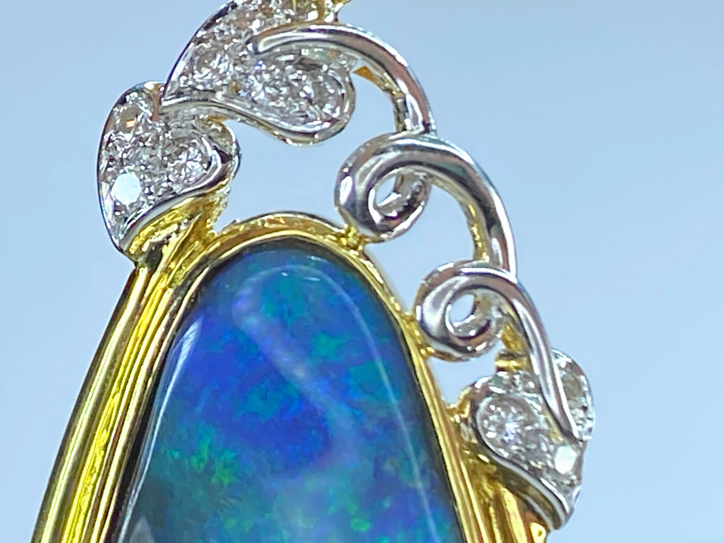 18K yellow gold 14.43ct Black Opal Diamond pendant