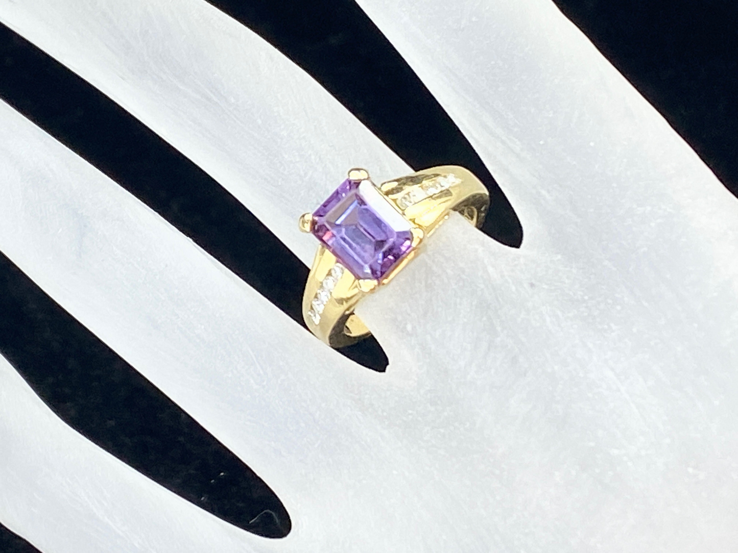 14K gold emerald cut Color change Sapphire 0.15ct diamond ring