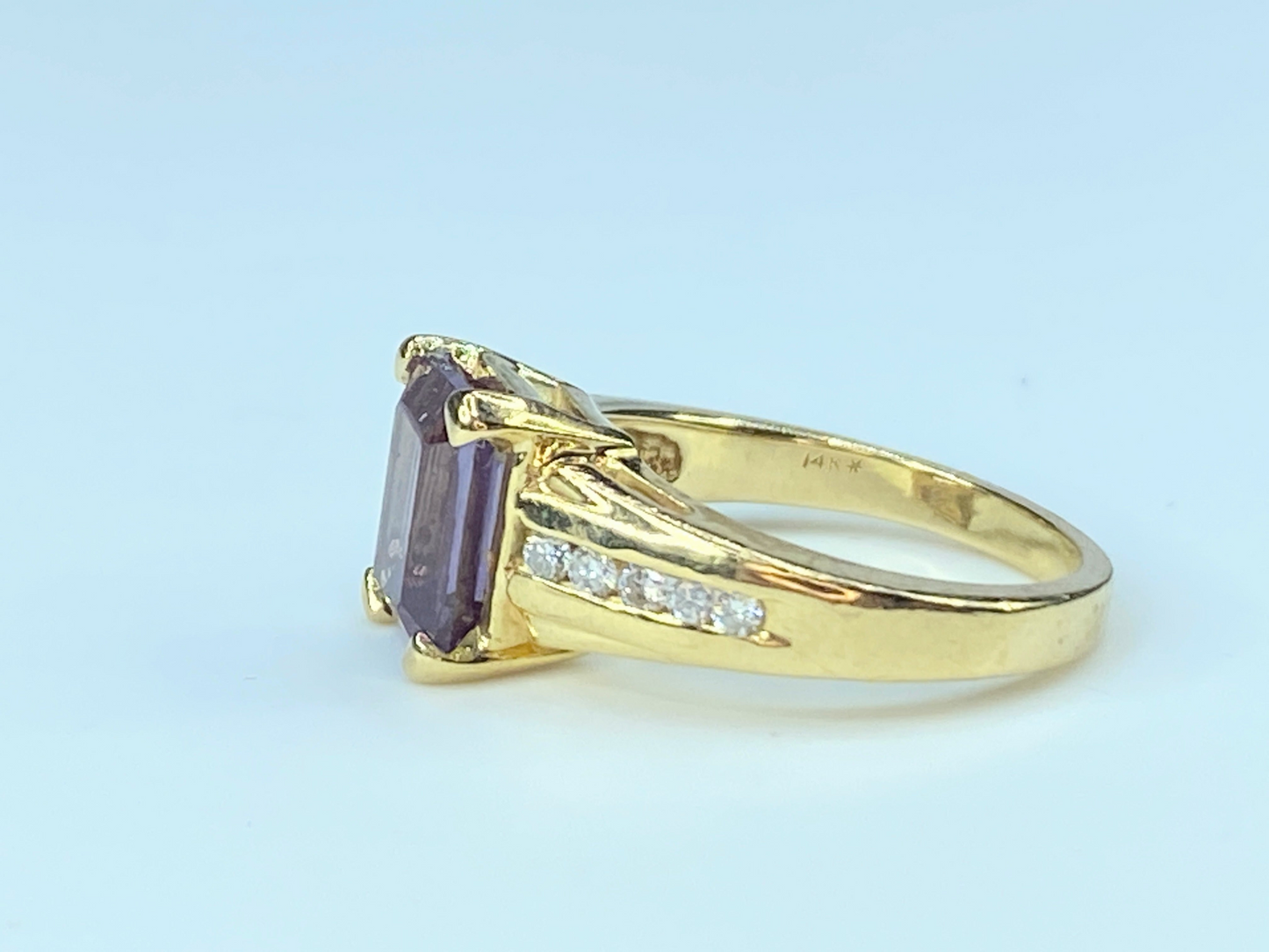 14K gold emerald cut Color change Sapphire 0.15ct diamond ring