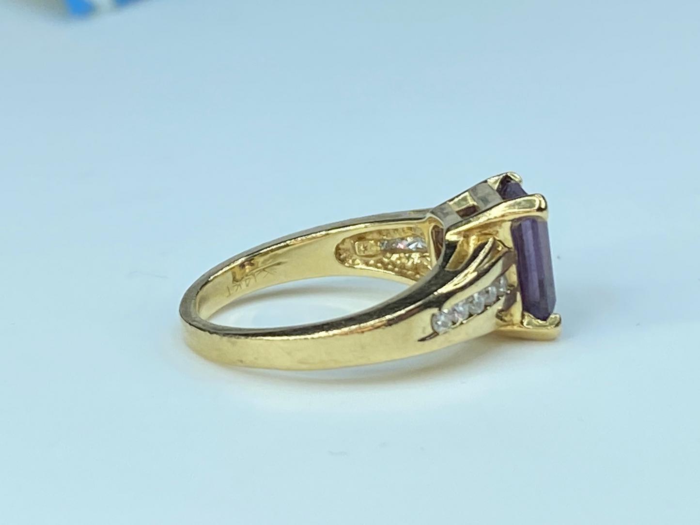 14K gold emerald cut Color change Sapphire 0.15ct diamond ring