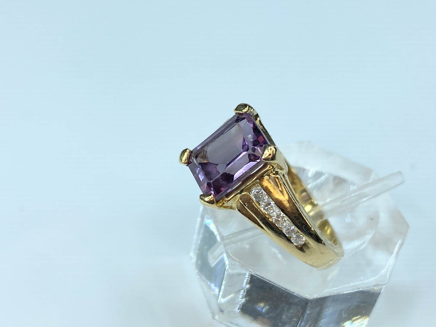 14K gold emerald cut Color change Sapphire 0.15ct diamond ring