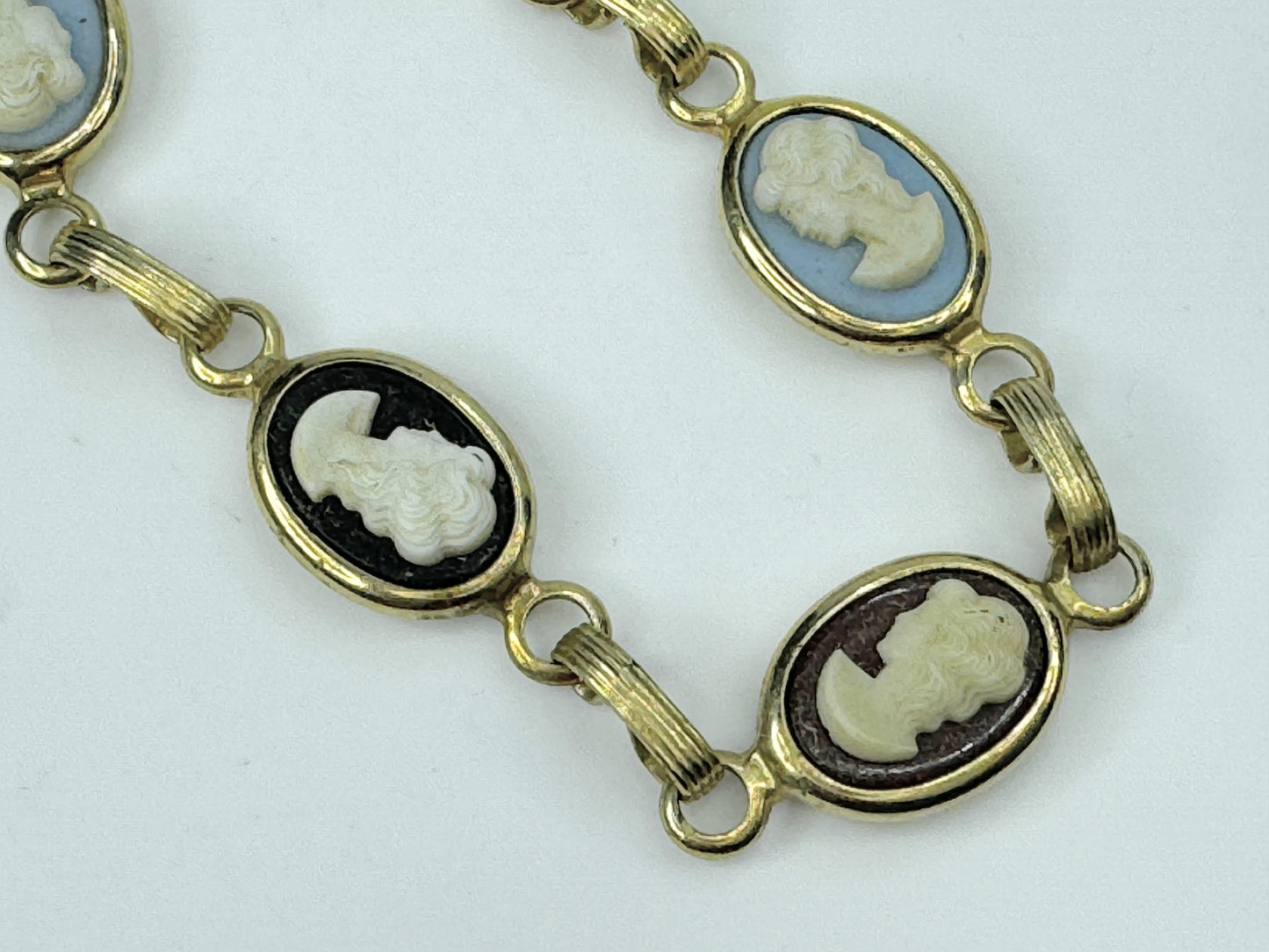 Antique 14K yellow gold Plastic Cameo bracelet 7.0" 7.0g JR9450