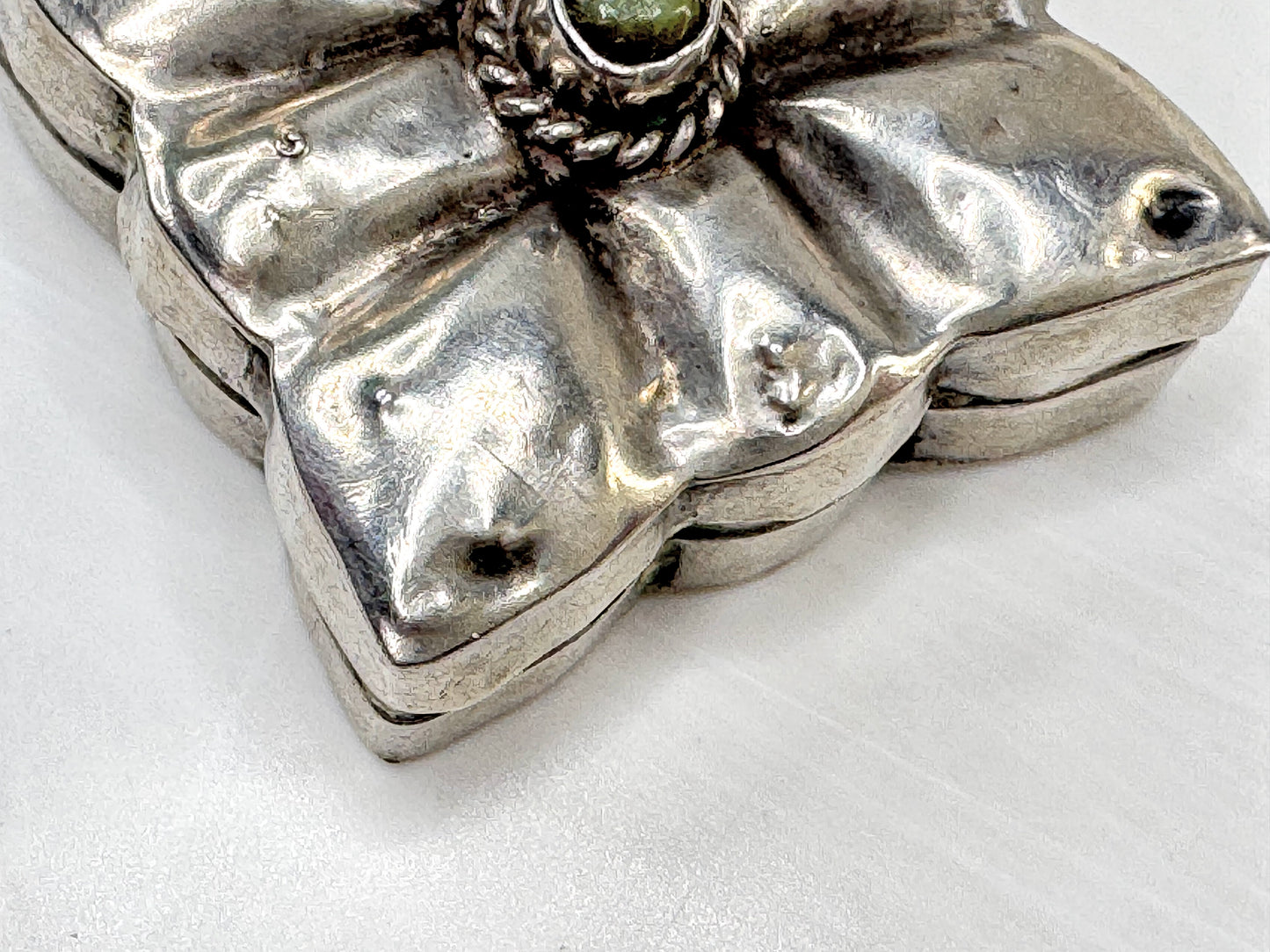 Vintage Sterling Silver Square Pill Box with Opal Inlay 26x26x15mm 8.6g SS359