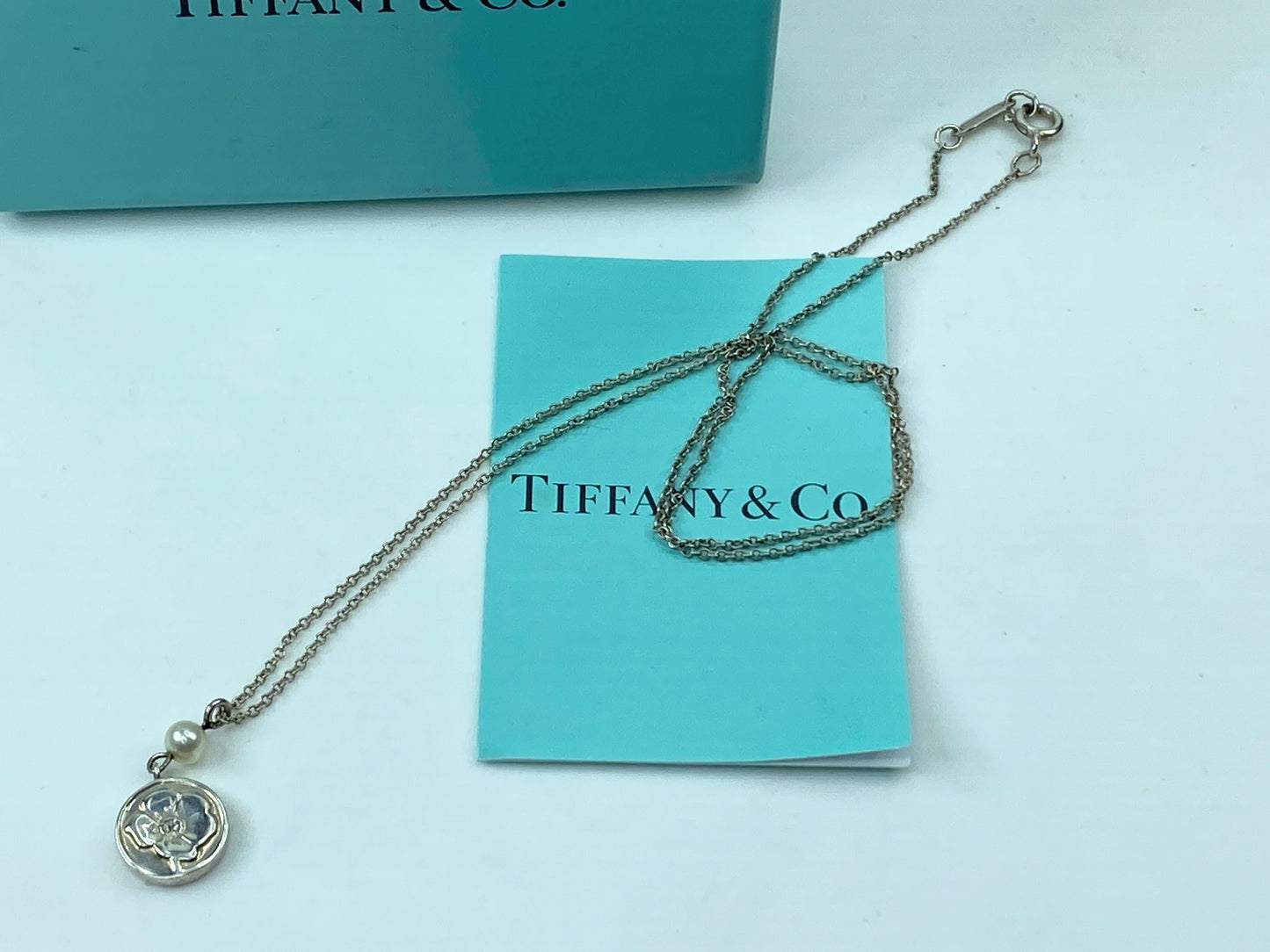 Tiffany & Co. Silver Hibiscus cultured Pearl Necklace Pendant necklace 16" JR364