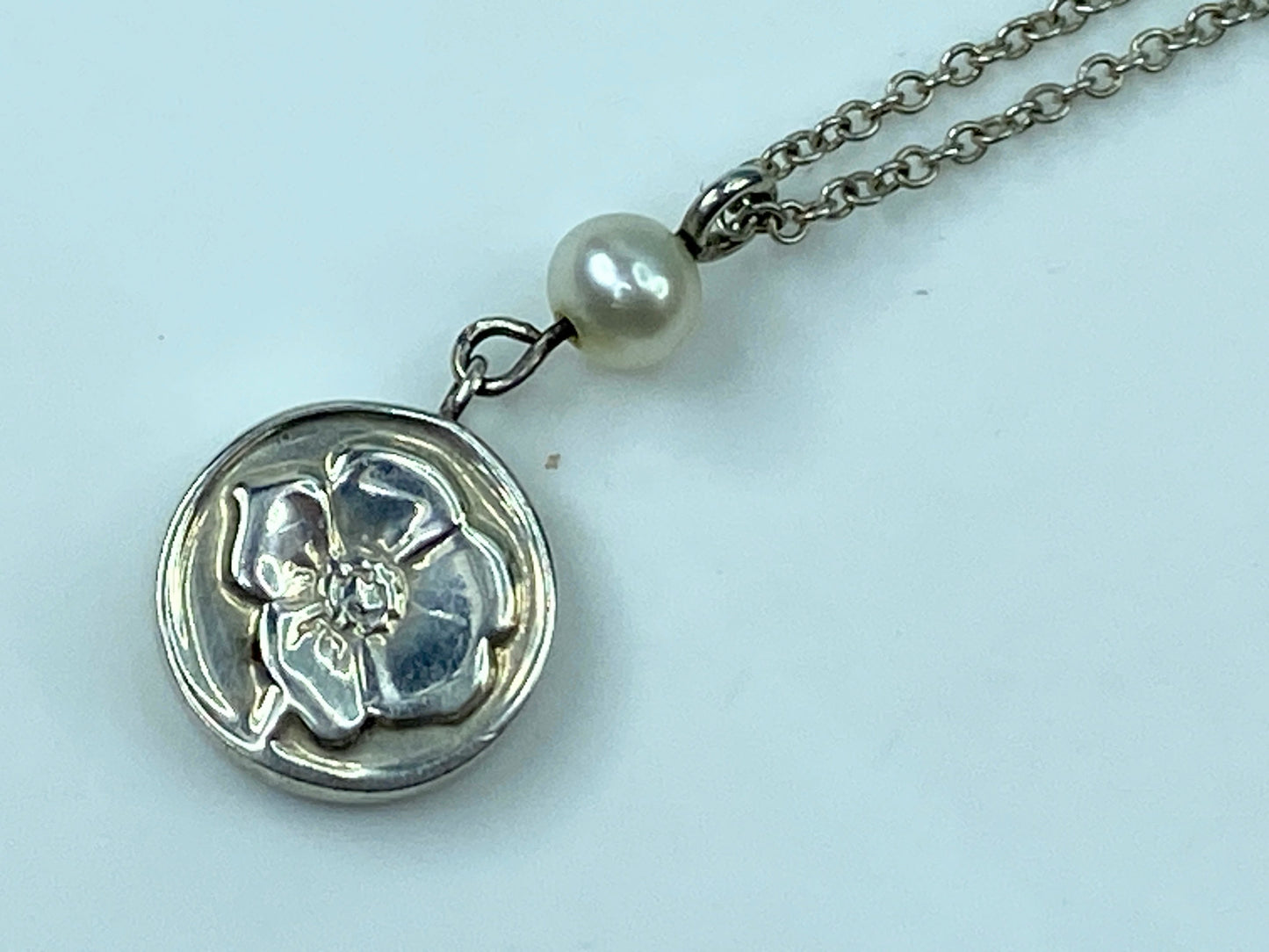 Tiffany & Co. Silver Hibiscus cultured Pearl Necklace Pendant necklace 16" JR364