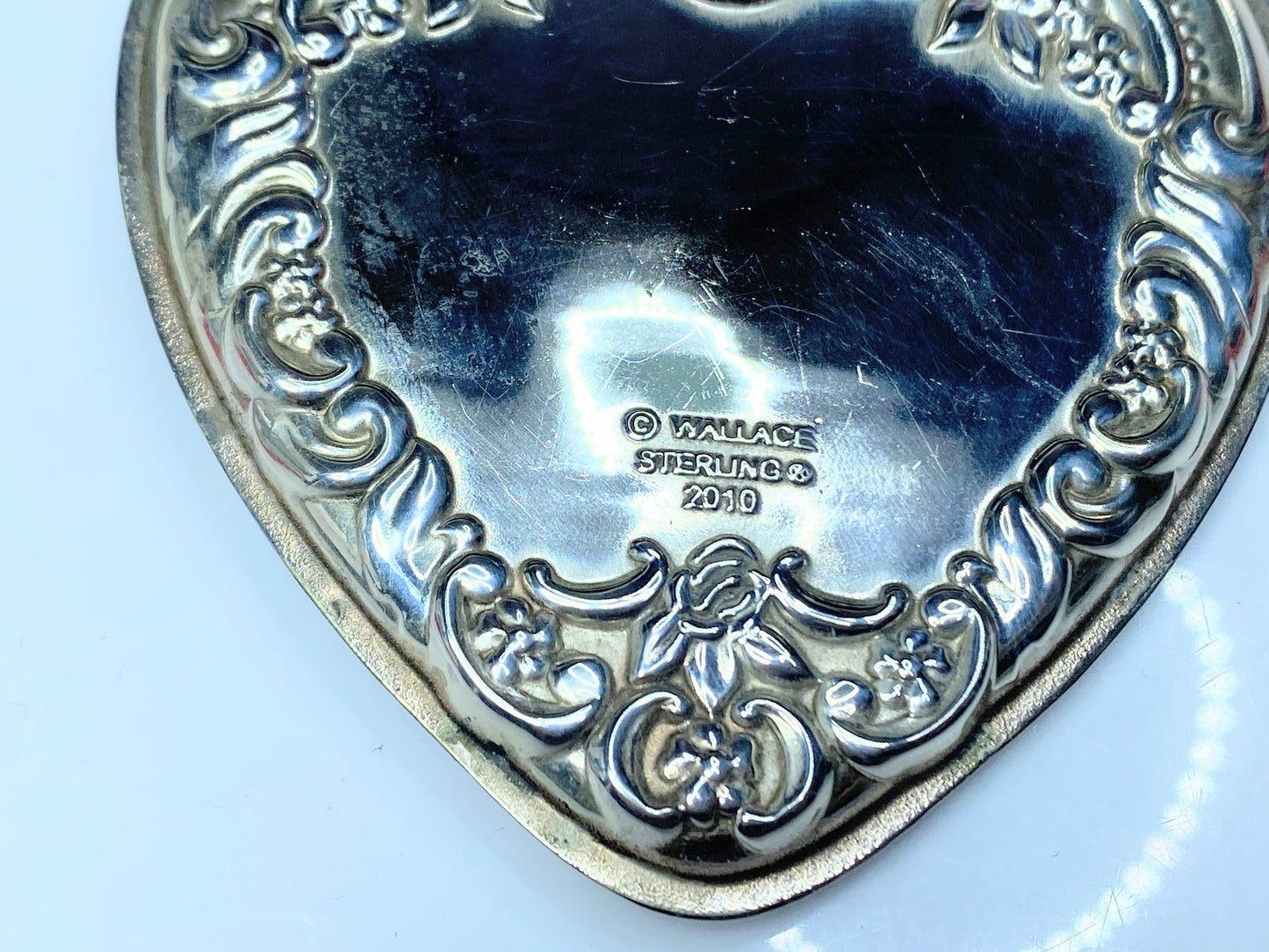 2010 Wallace Heart with Snowman Sterling Christmas Ornament 19th Edition XN51