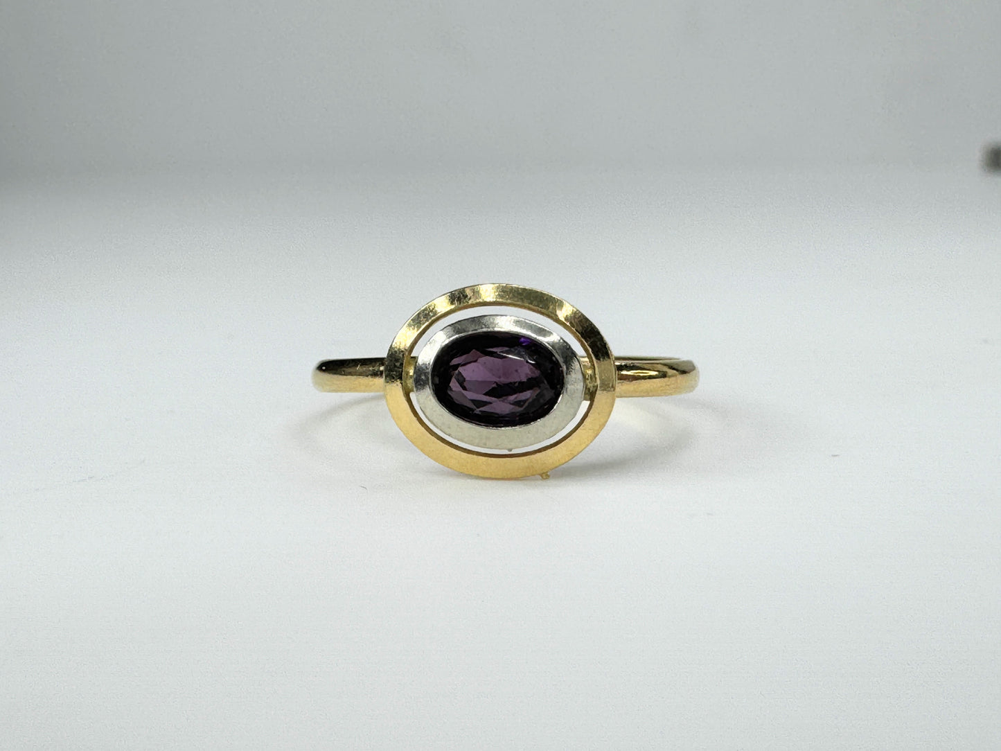 18K bi-color gold oval Garnet ring s5.5 1.5g JR9432