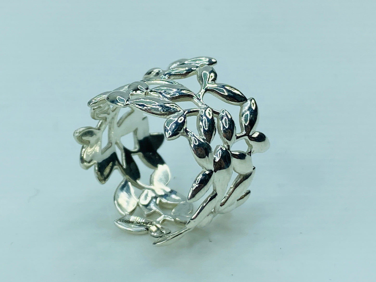 Tiffany & Co. Paloma Picasso Olive Leaf Ring in Sterling Silver JR992