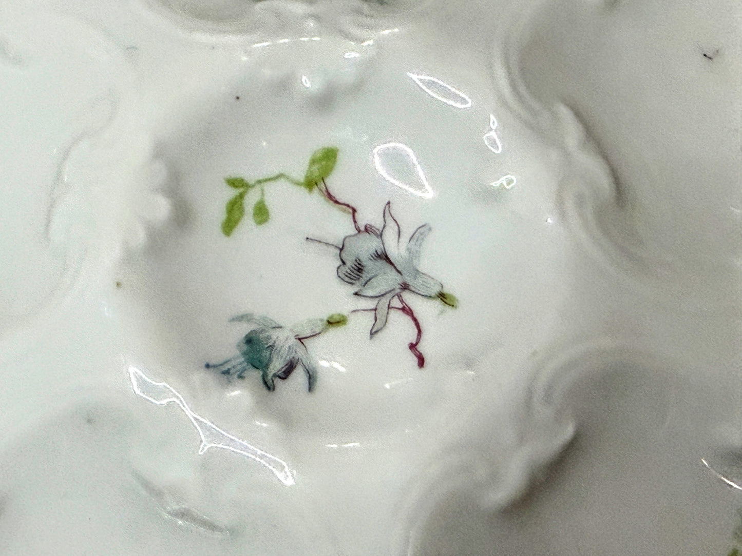 Antique Limoges Porcelain Floral Oyster Plate Gilt Trim 7.5 Inch A892