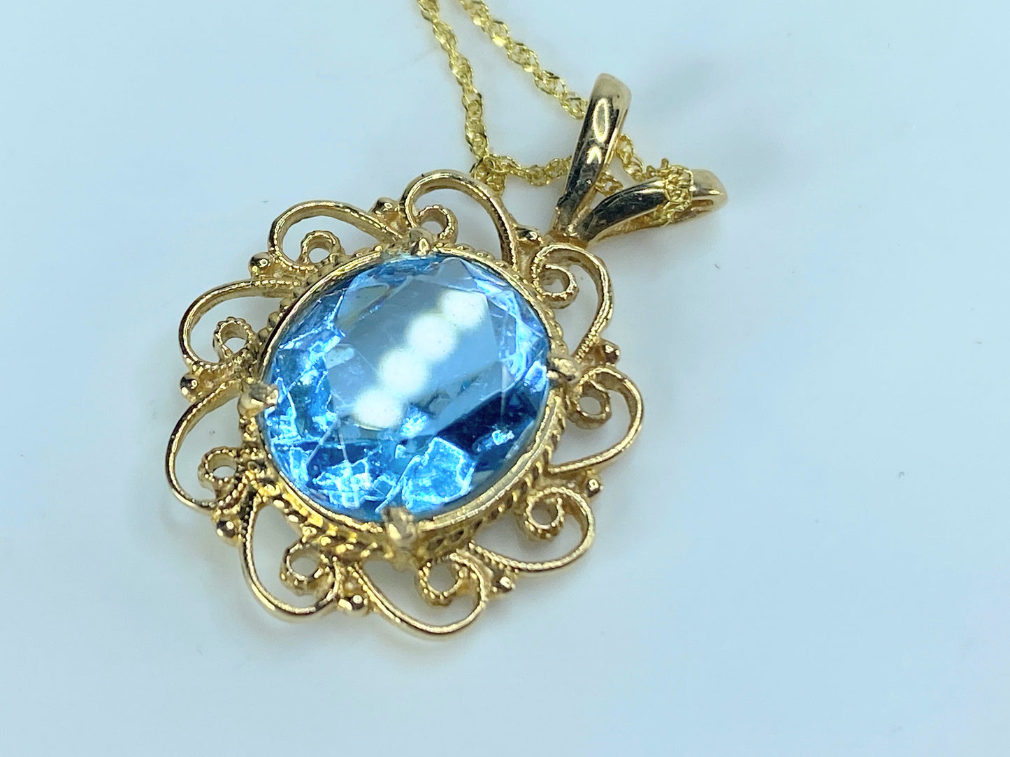 5.05 ct oval Blue Topaz scroll bezel Necklace in 14K Yellow Gold 4.5g JR9206
