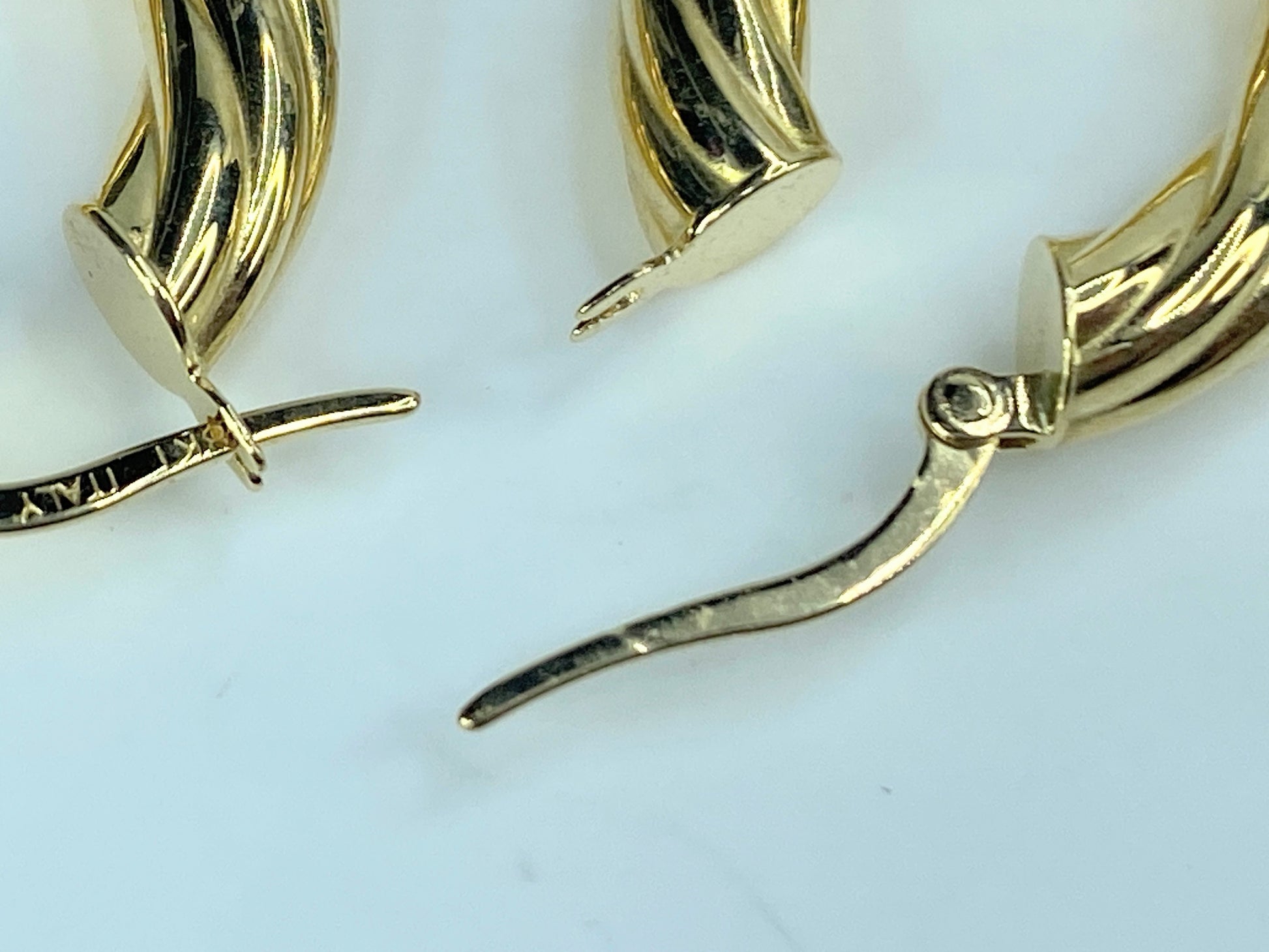 Milor Italy 14K yellow gold Fluted oval Hoop dangle earrings 3.0g JR9214
