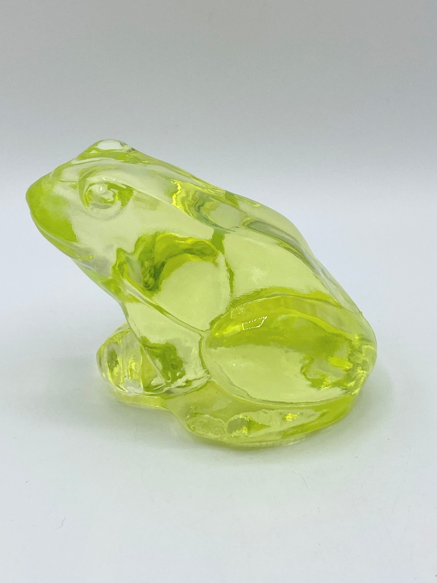 Fenton Uranium Frog Vaseline Yellow Clear Glass Figurine A250