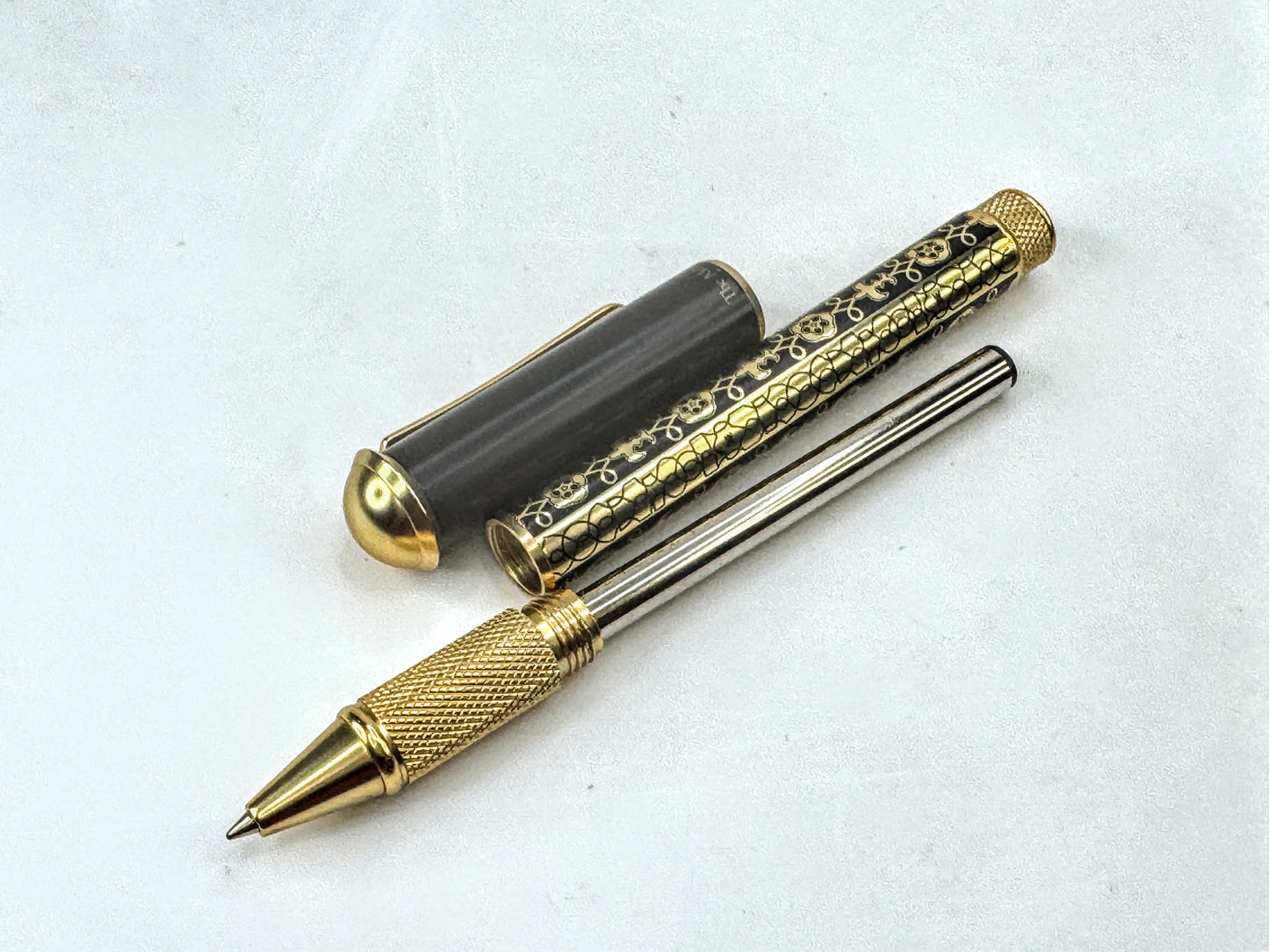 Metropolitan Museum of Art Elizabethan Armor Heavy Rollerball Pen Box SS420