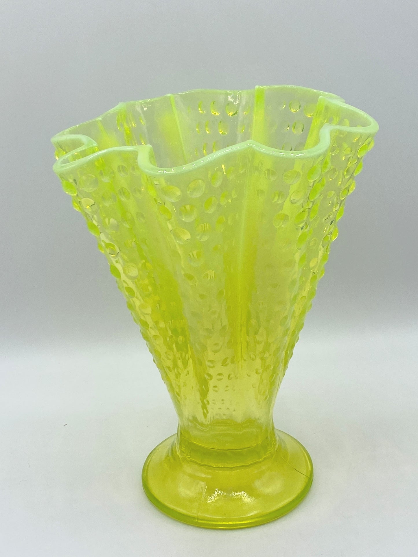 c1959s Exceptional Fenton Topaz Hobnail Opalescent 8 3/4" Handkerchief Vase A259