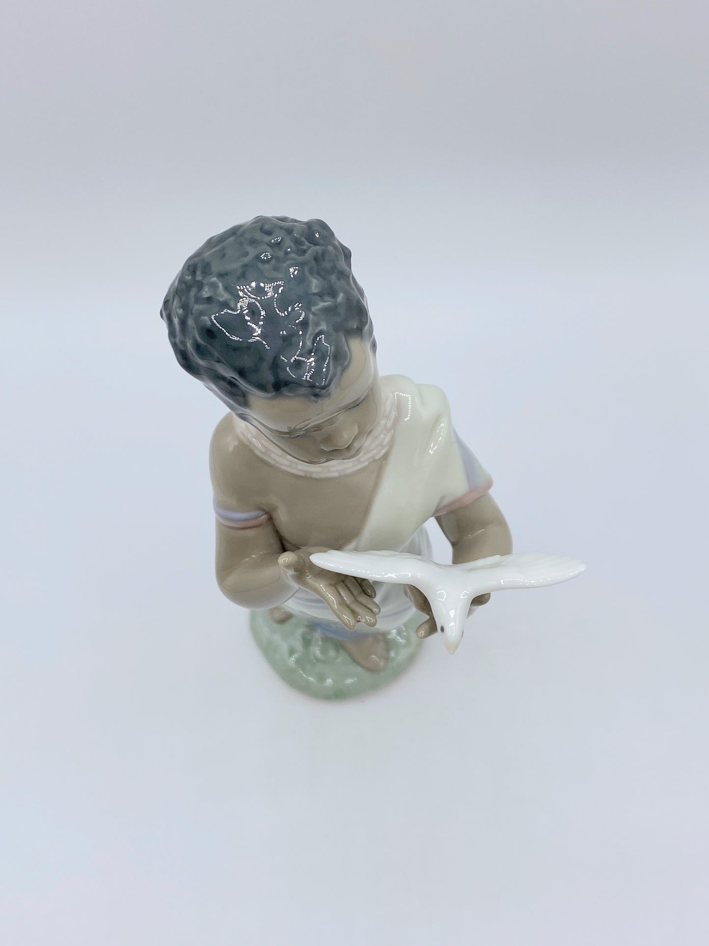 RARE Lladro African Boy holding a paigon 1995-99 porcelain figurine A264