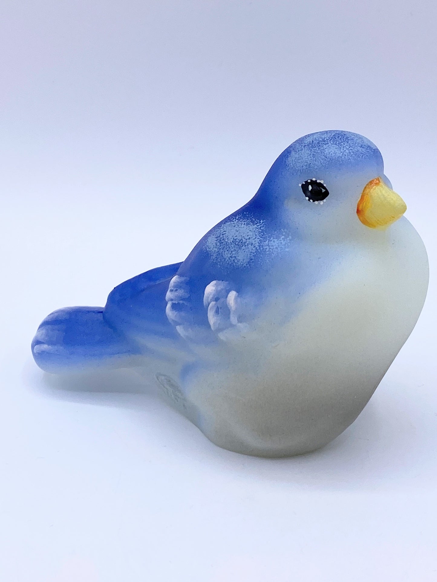 Limited Edition Fenton art Glass Lavender-Blue yellow bead songbird A271