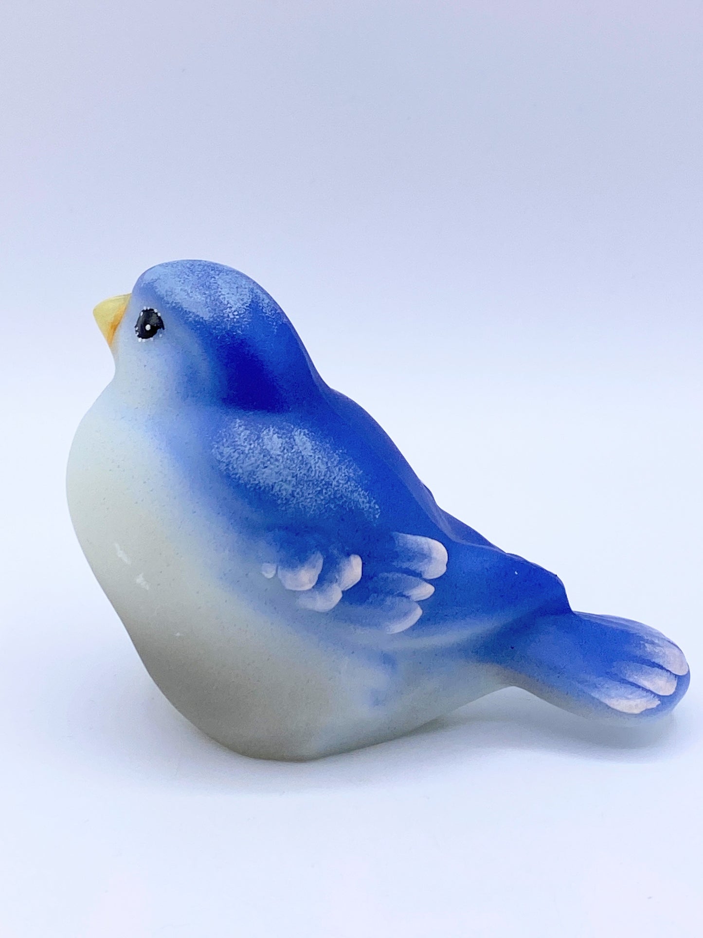 Limited Edition Fenton art Glass Lavender-Blue yellow bead songbird A271