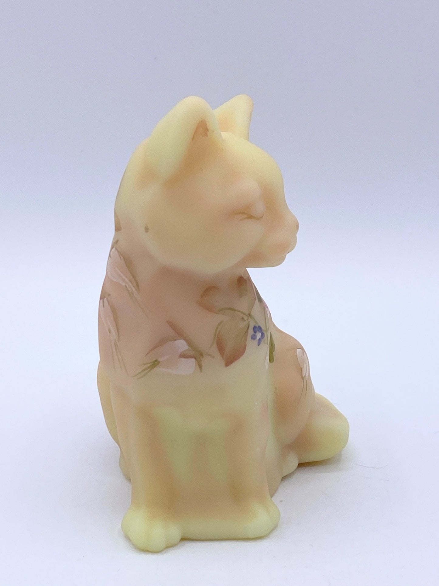 Fenton by M Kibbe Burmese glows Rose body sitting cat eye closed A275