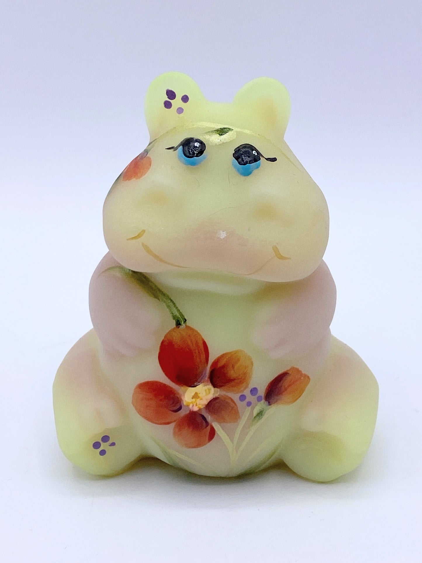Fenton adorable Hippo Burmese Glows Red FLower decoration by D Custsham A276