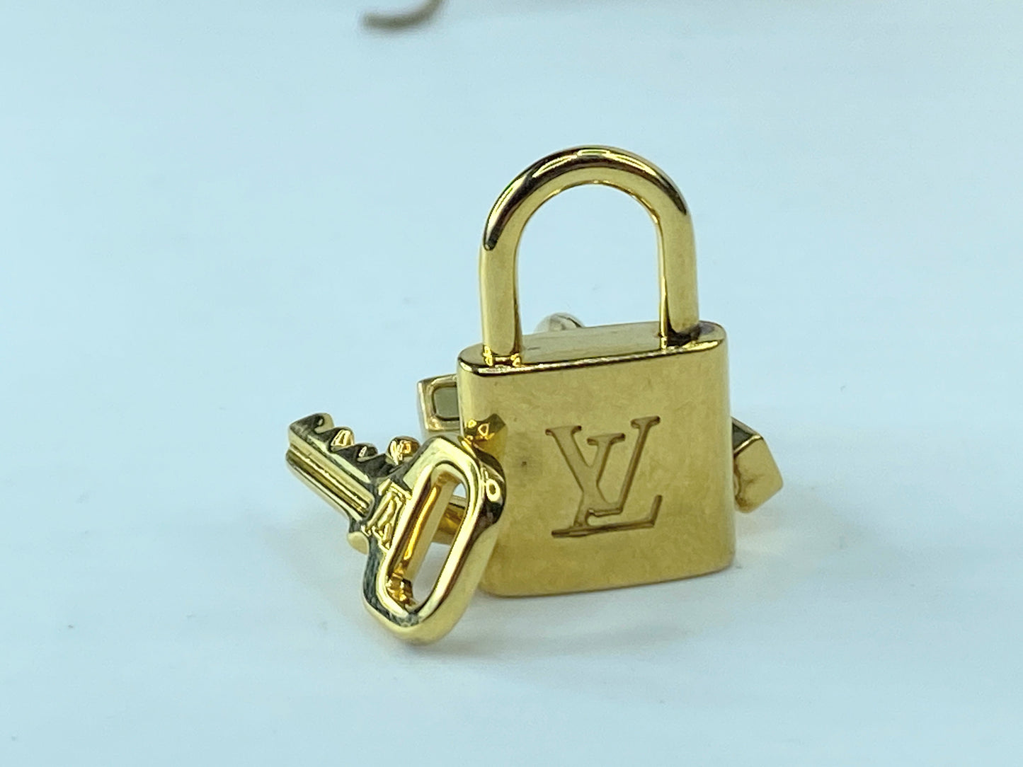 LOUIS VUITTON Damier Ebene Buton de Manchette Cadena Cuffs GS415