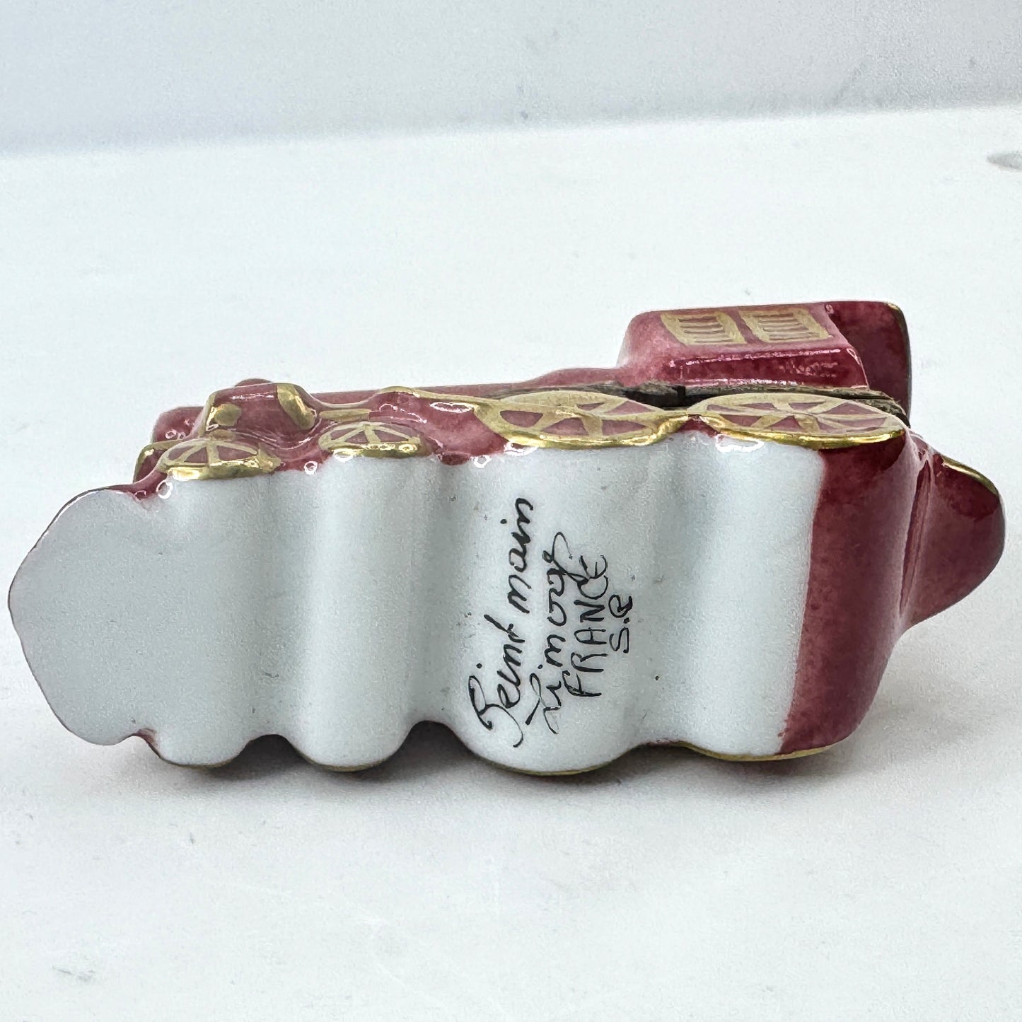 Peint Main Limoges France Red Train Locomotive Porcelain Hinged TrinketBox A1039