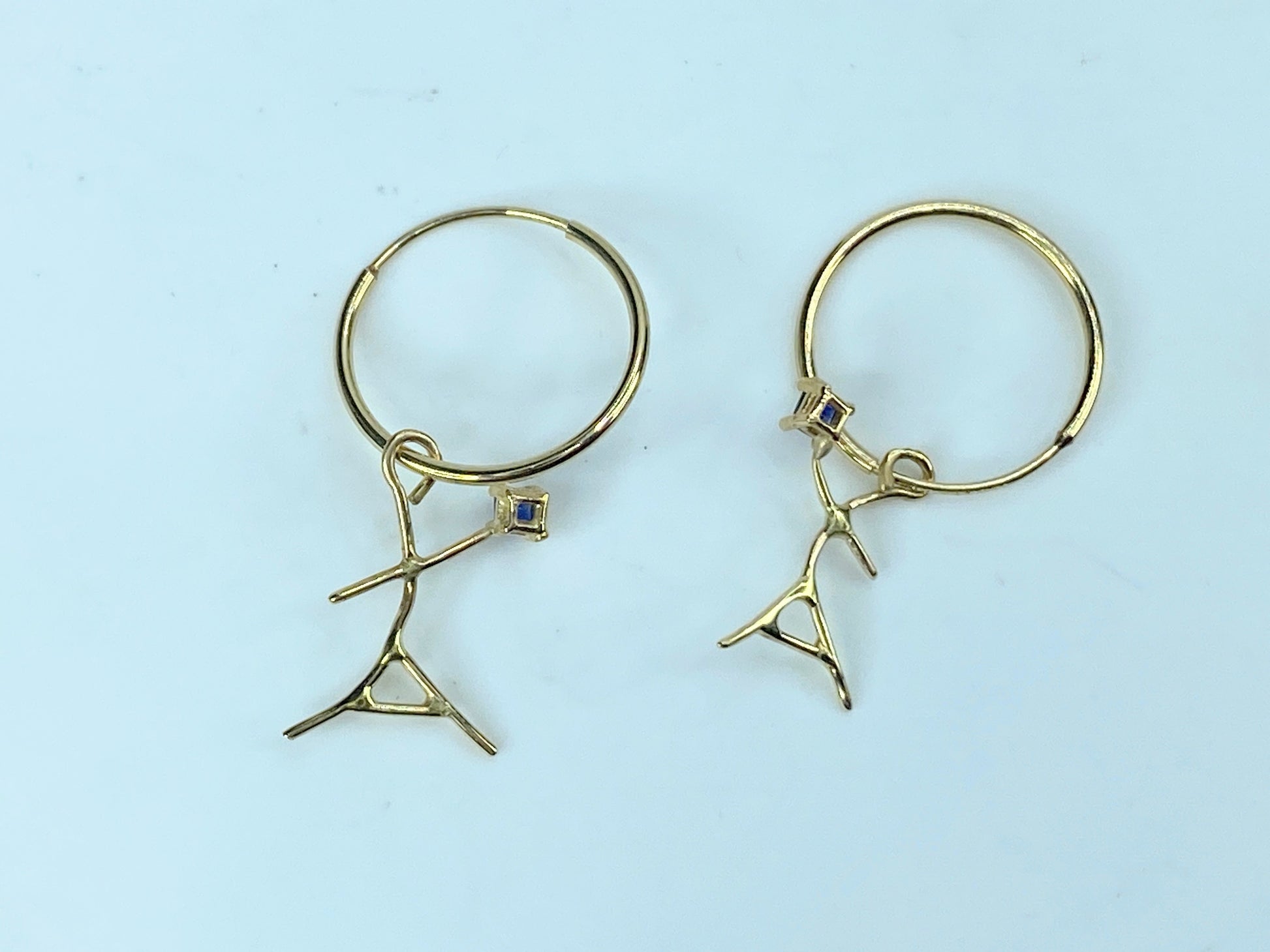 Handmade 14K yellow gold natural Sapphire Dancer Hoop earring JR9146