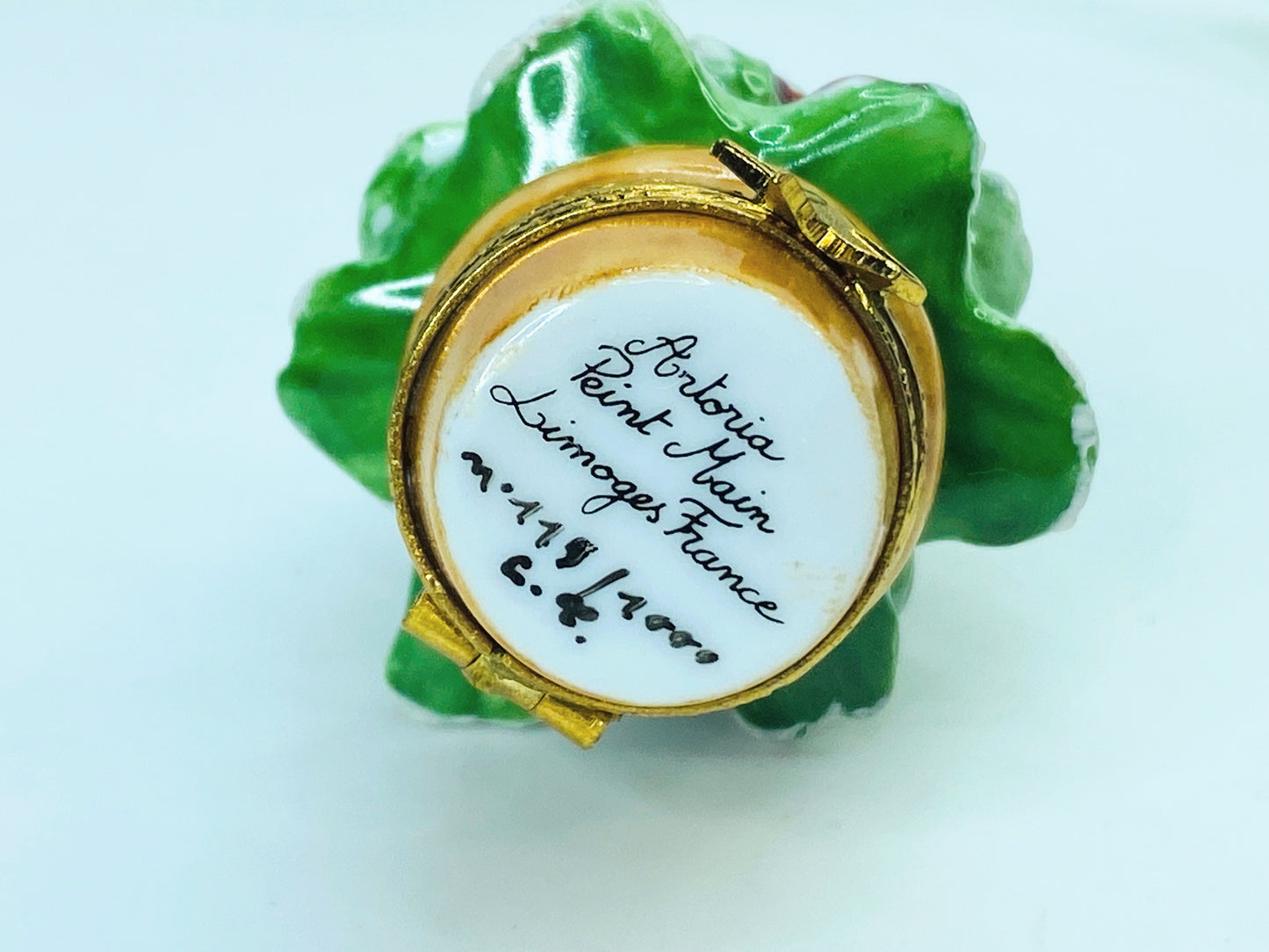 Limited Edition Christmas Tree & Cardinals Limoges Box (Artoria) damaged A449