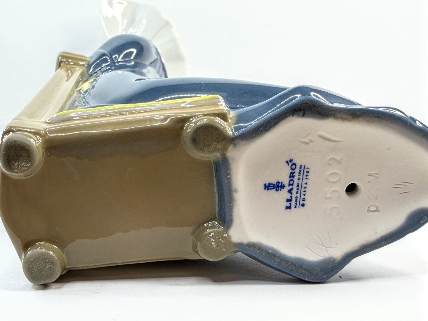 Vintage Lladro Nun on podium "Meditation" (Blue) Porcelain Figurine #2347 A913