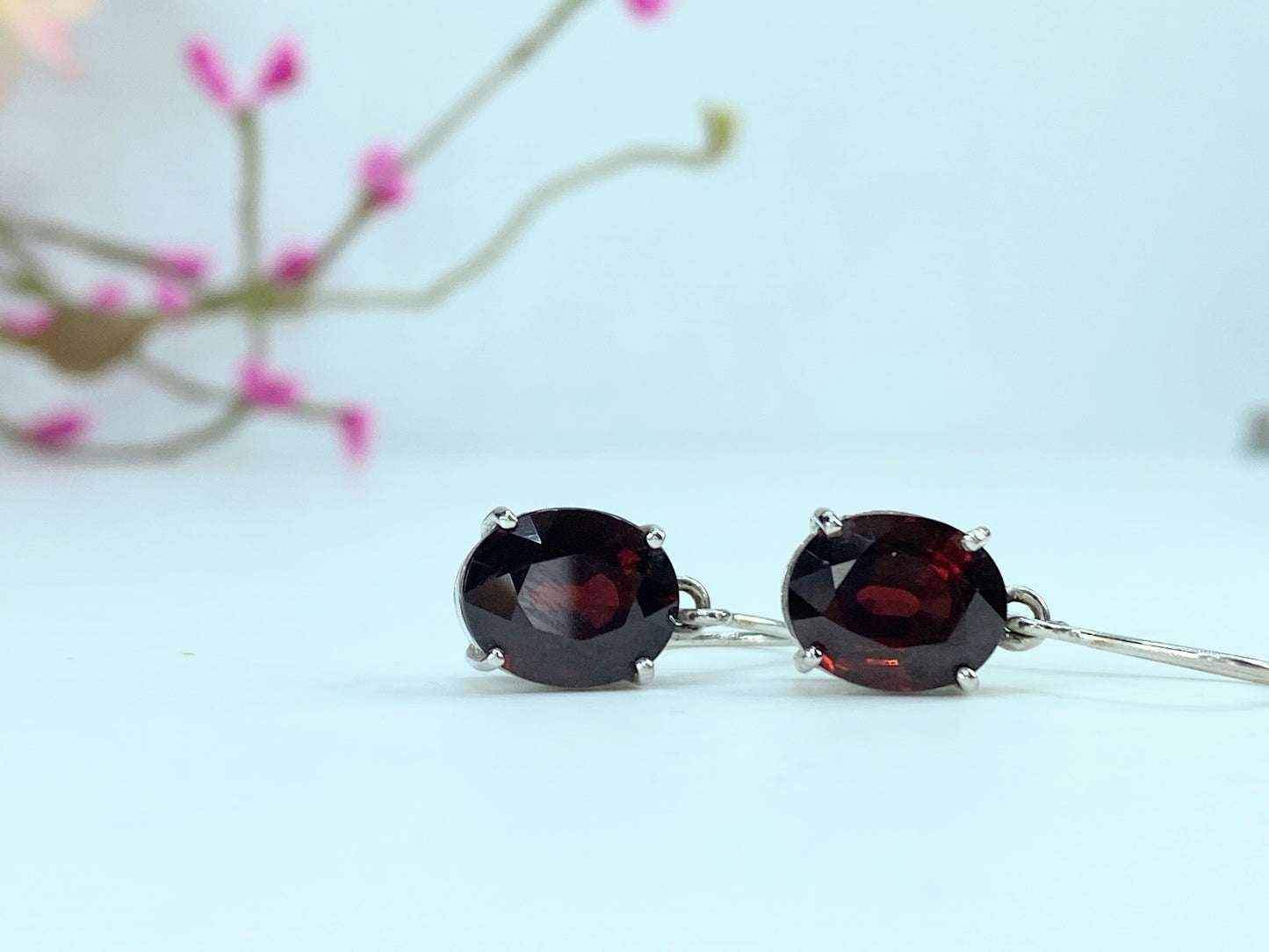 Mid Century 18k 7.7ct Oval faceted natural Garnet dangle earrings 5g 1" JR9976