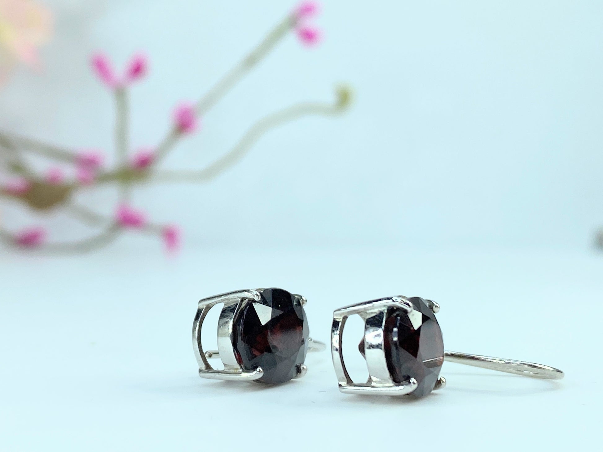 Mid Century 18k 7.7ct Oval faceted natural Garnet dangle earrings 5g 1" JR9976