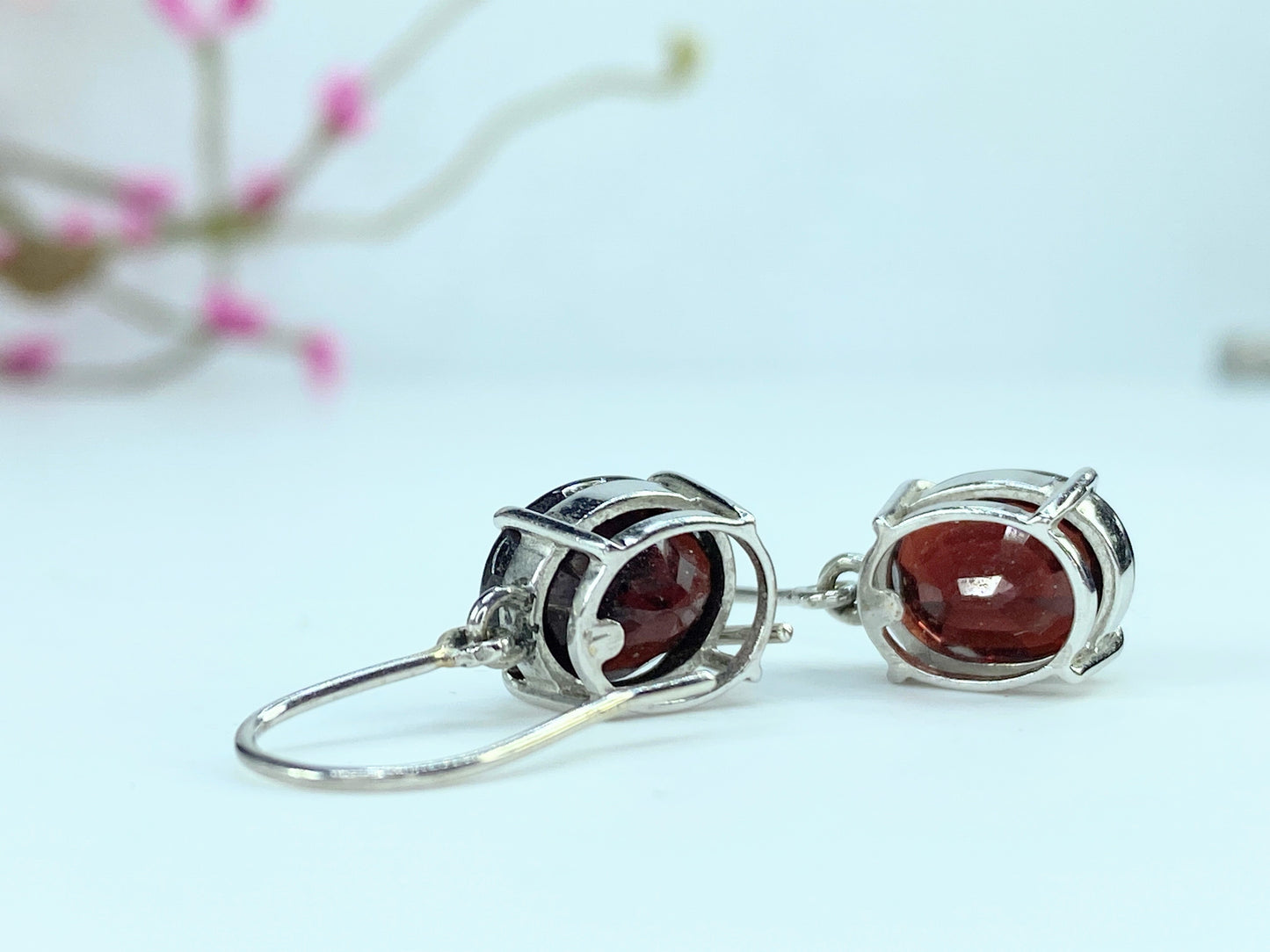 Mid Century 18k 7.7ct Oval faceted natural Garnet dangle earrings 5g 1" JR9976
