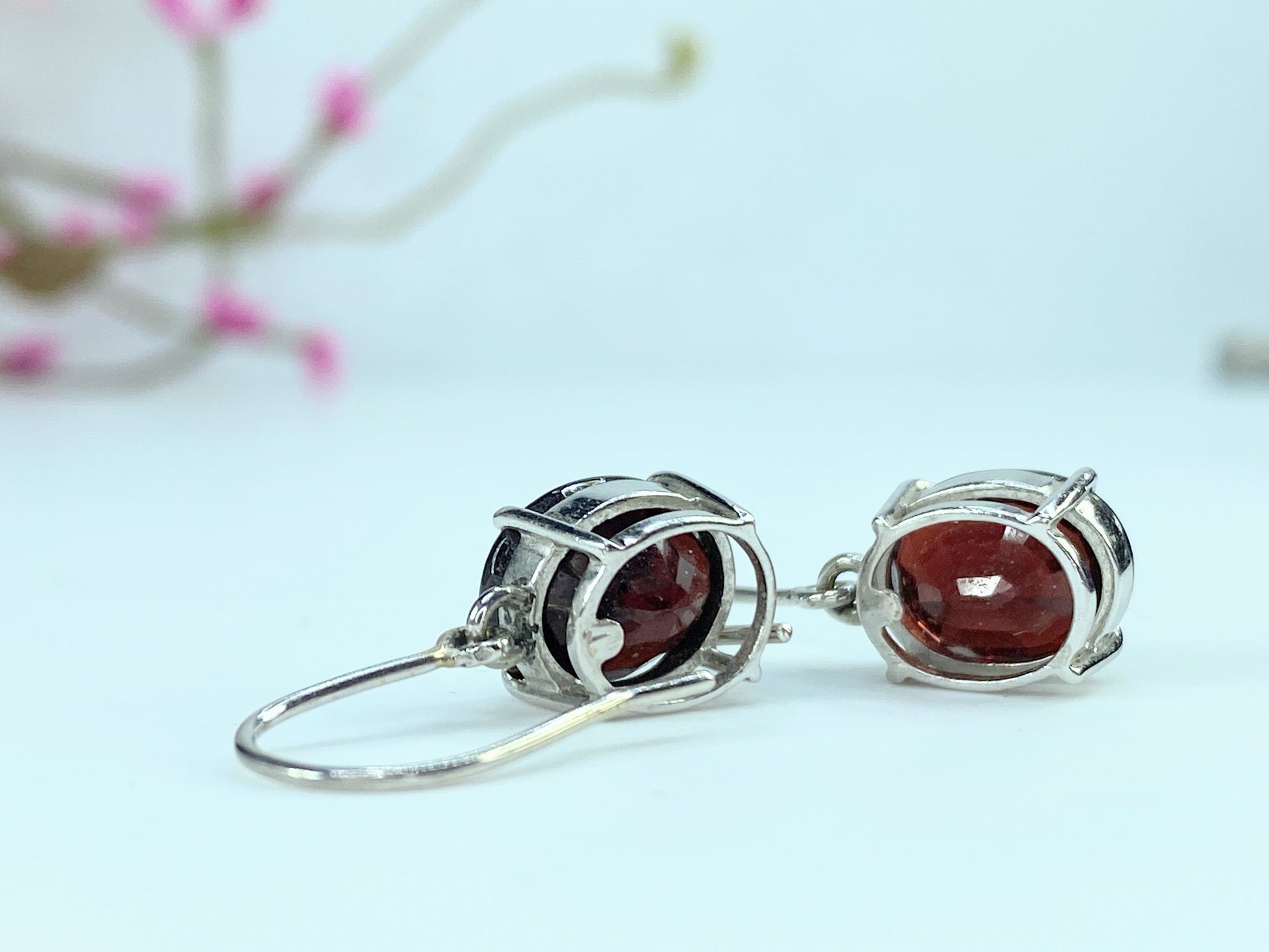 Mid Century 18k 7.7ct Oval faceted natural Garnet dangle earrings 5g 1" JR9976