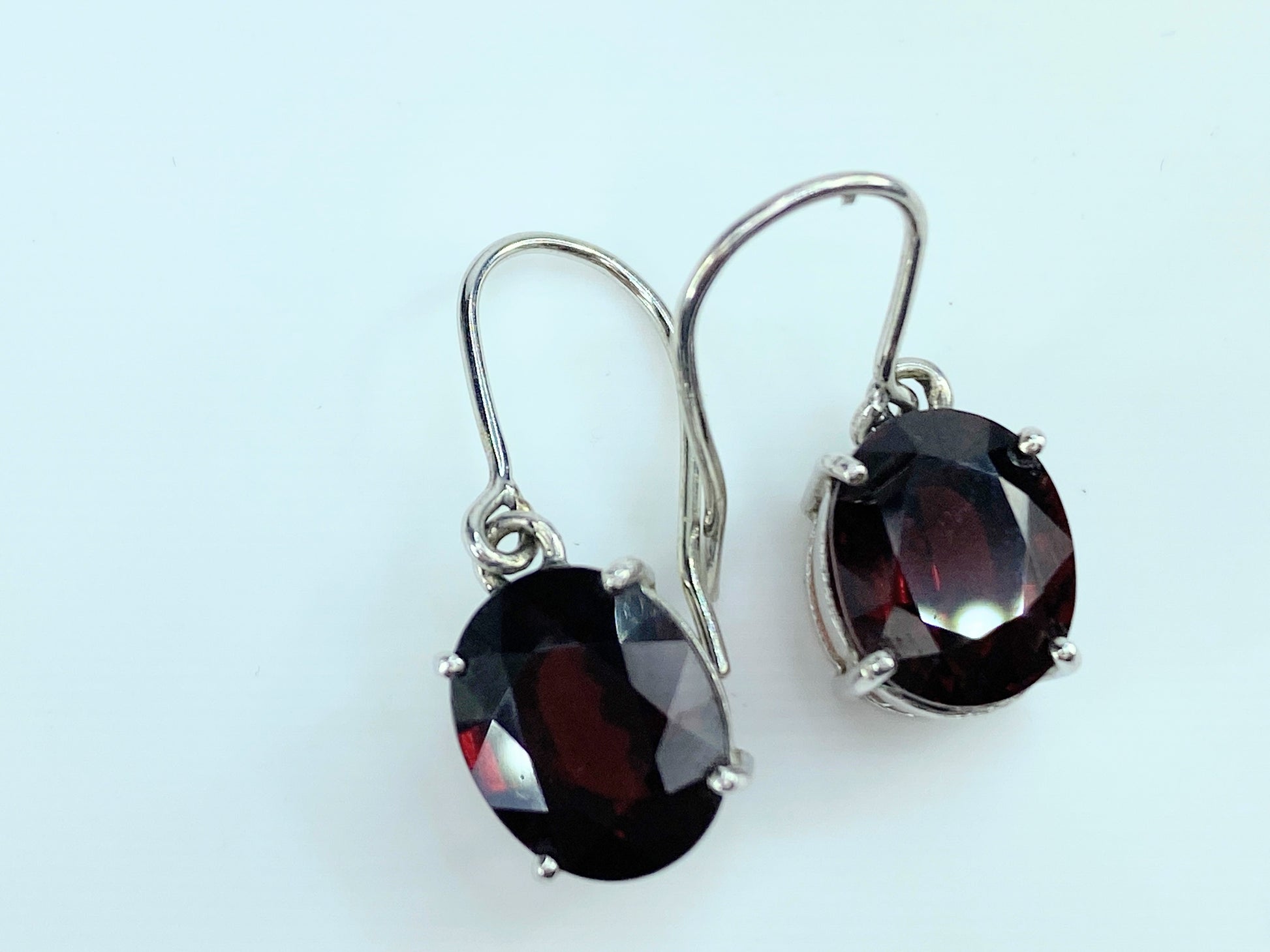 Mid Century 18k 7.7ct Oval faceted natural Garnet dangle earrings 5g 1" JR9976