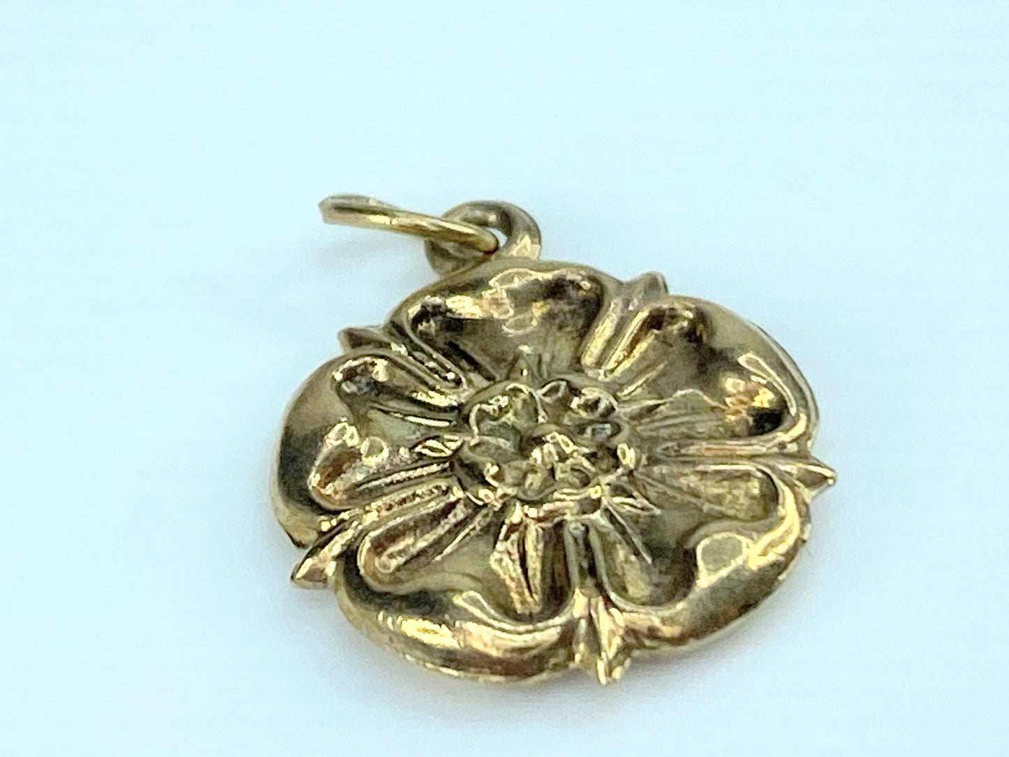 Vintage 9K yellow Gold Tudor Rose reversible Charm Pendant JR9981