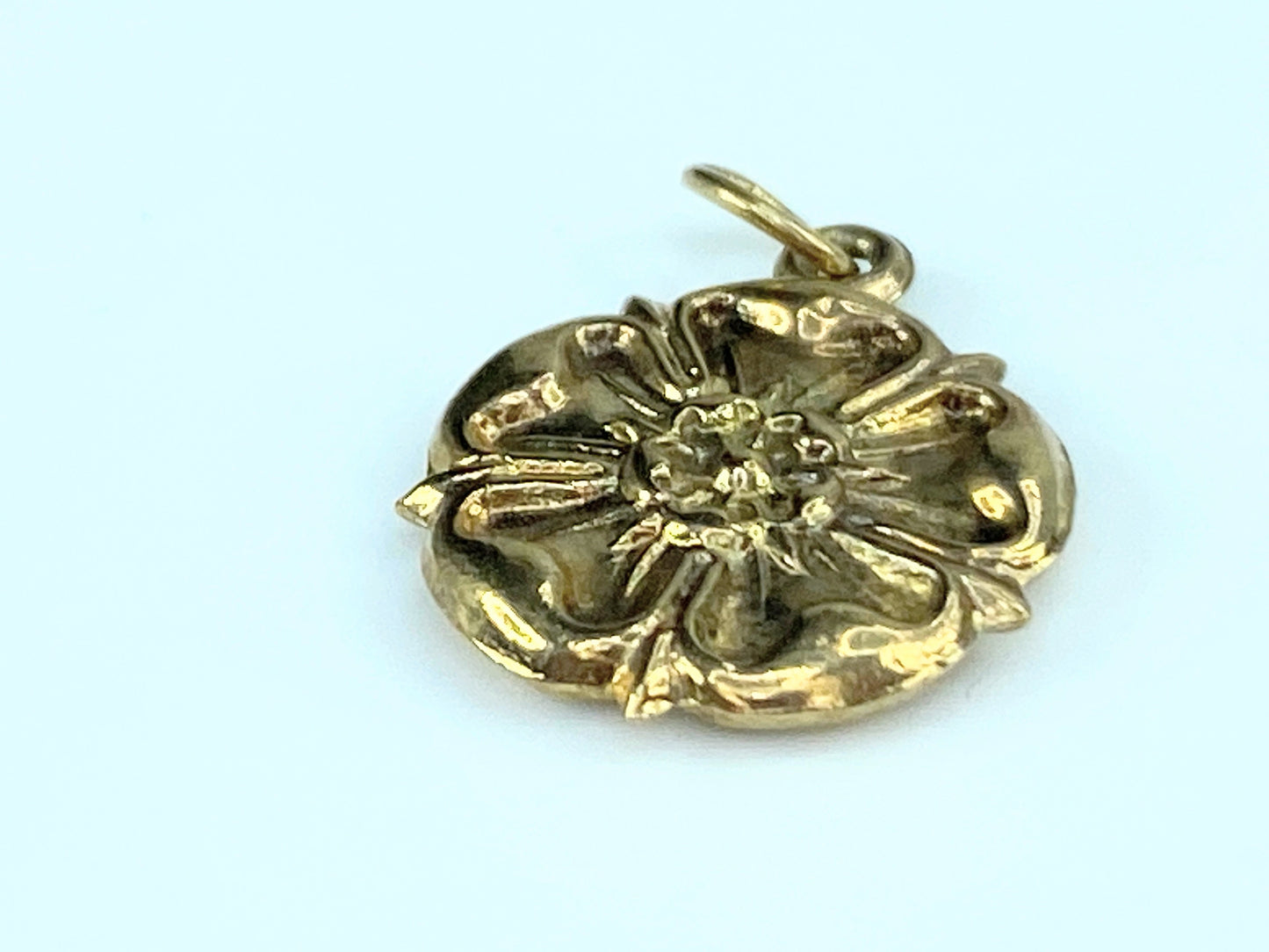 Vintage 9K yellow Gold Tudor Rose reversible Charm Pendant JR9981