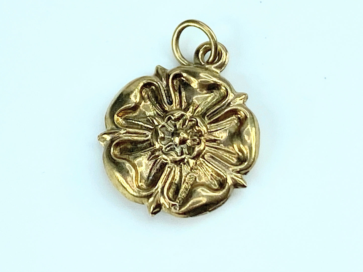 Vintage 9K yellow Gold Tudor Rose reversible Charm Pendant JR9981