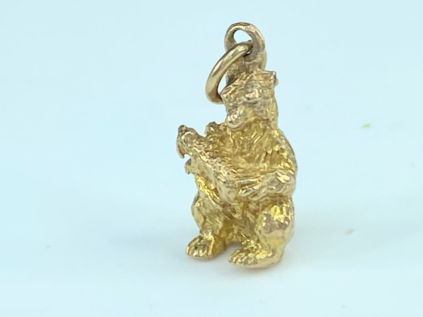 Vintage 9 Karats solid yellow gold 3 dimensional Black Bear charm pendant JR9984