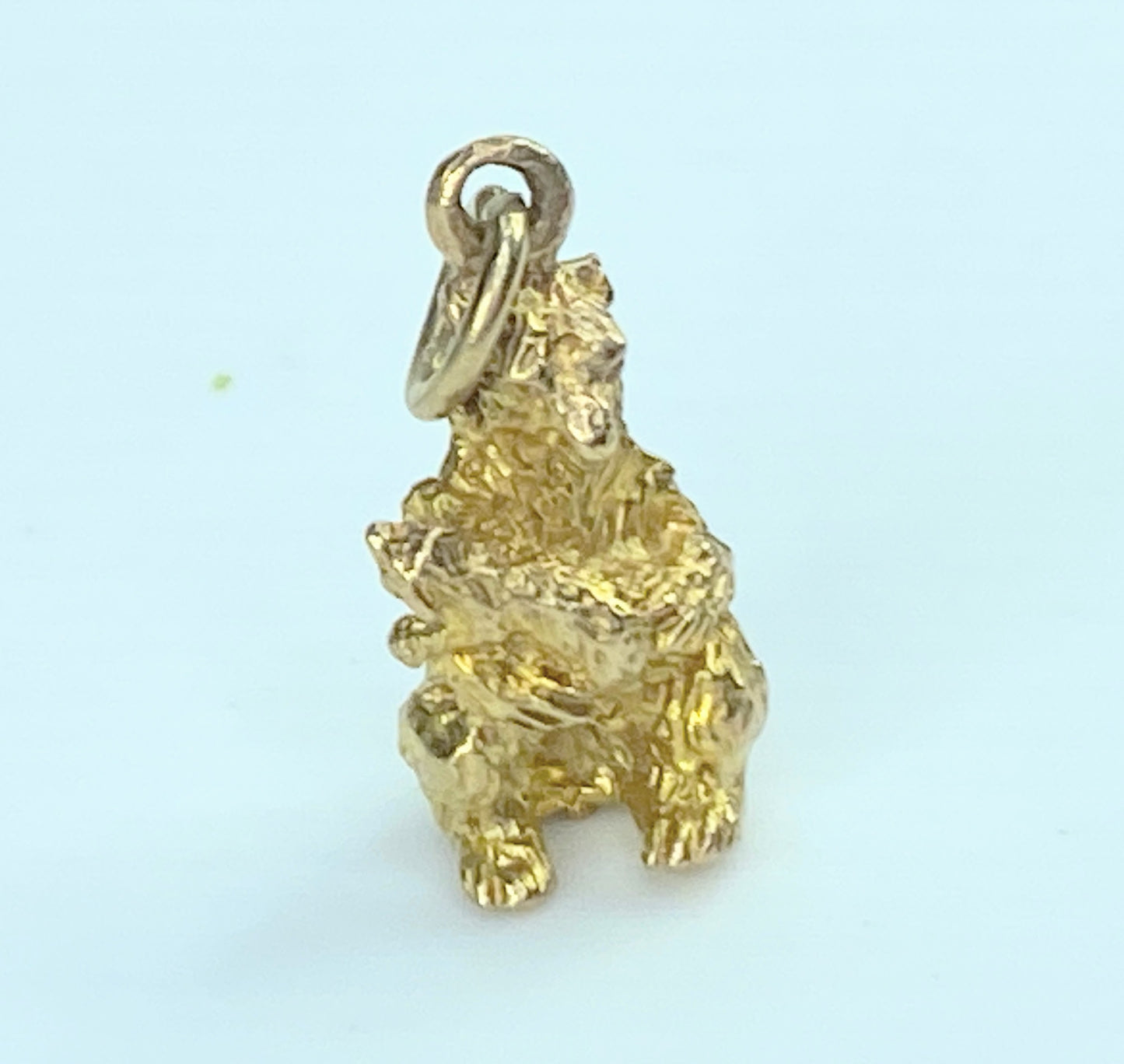 Vintage 9 Karats solid yellow gold 3 dimensional Black Bear charm pendant JR9984