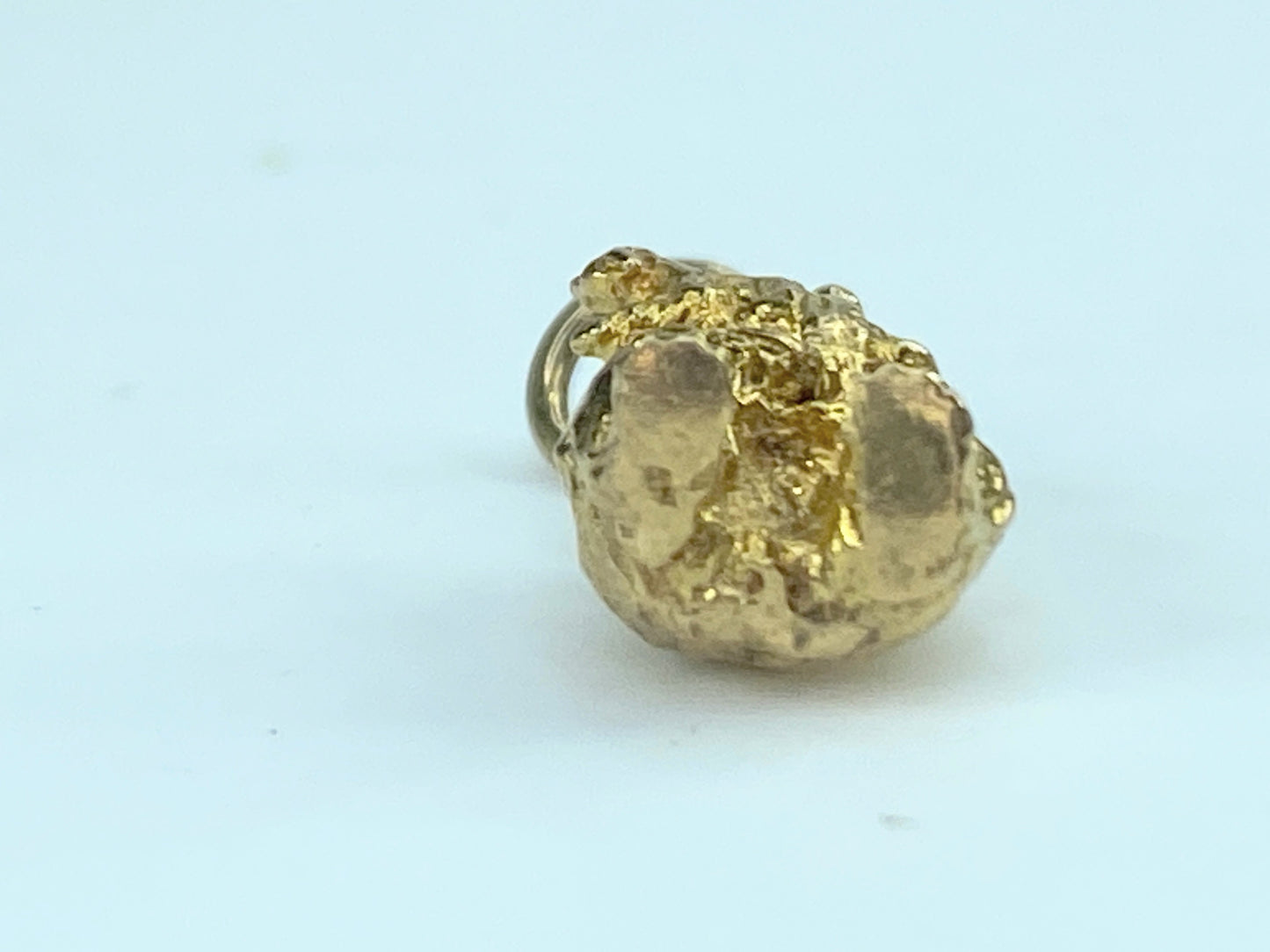 Vintage 9 Karats solid yellow gold 3 dimensional Black Bear charm pendant JR9984