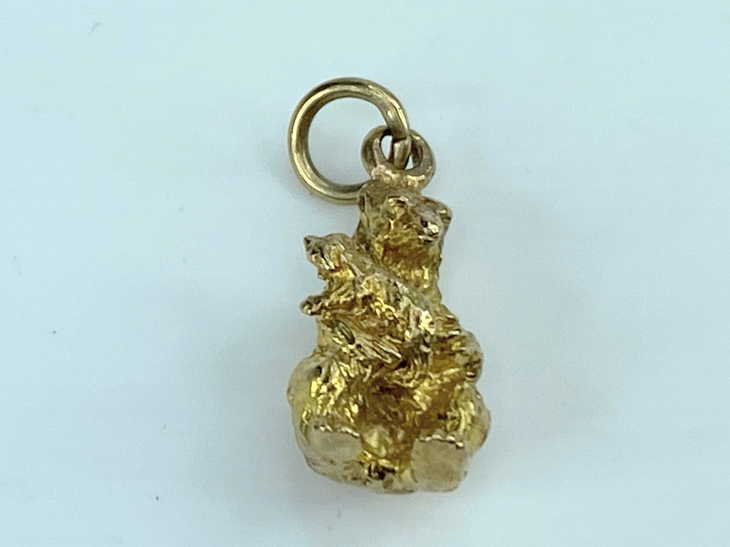Vintage 9 Karats solid yellow gold 3 dimensional Black Bear charm pendant JR9984