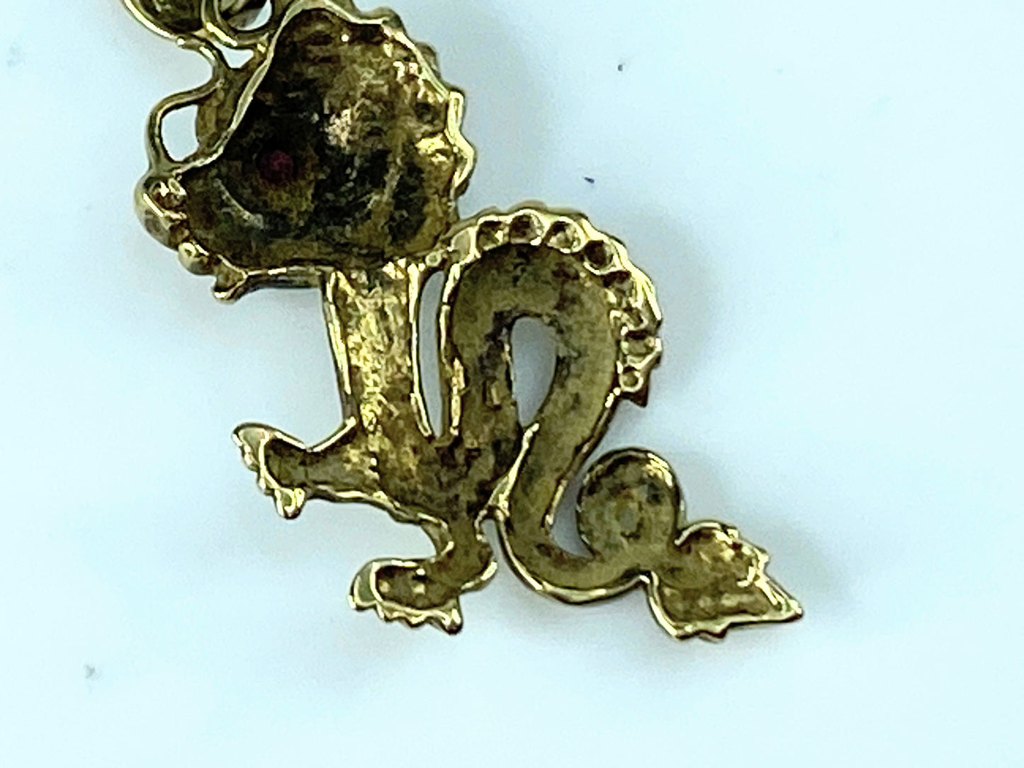 Sheffield hallmarked 9ct yellow gold Dragon pendant 2.2g 1 1/8" x 1/2" JR9996