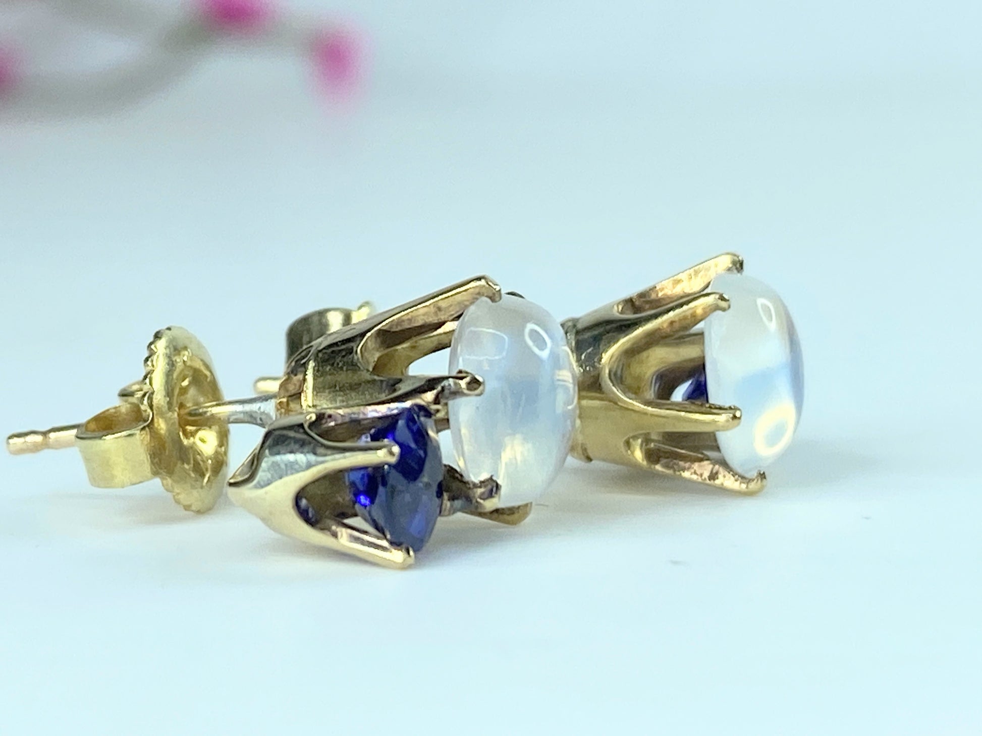 Art Deco 14K yellow gold Moonstone Sapphire stud earrings 3.5g JR9873