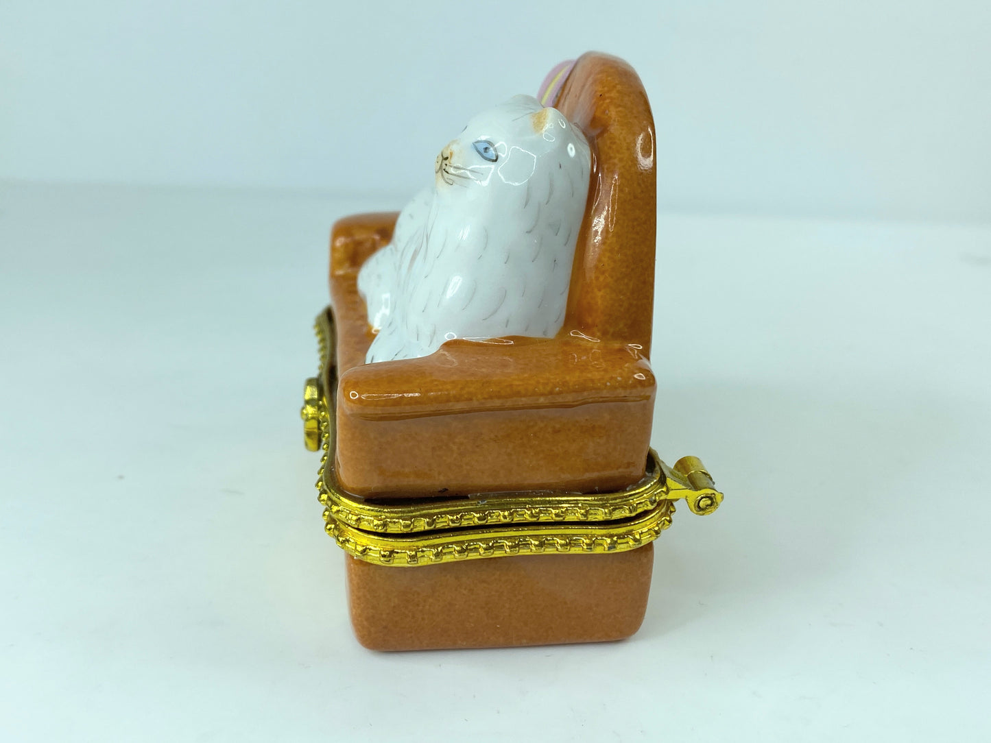 Limoges white Cat on French Sofa Trinket box 2 3/4" x 2.0" x 2 3/4" A285