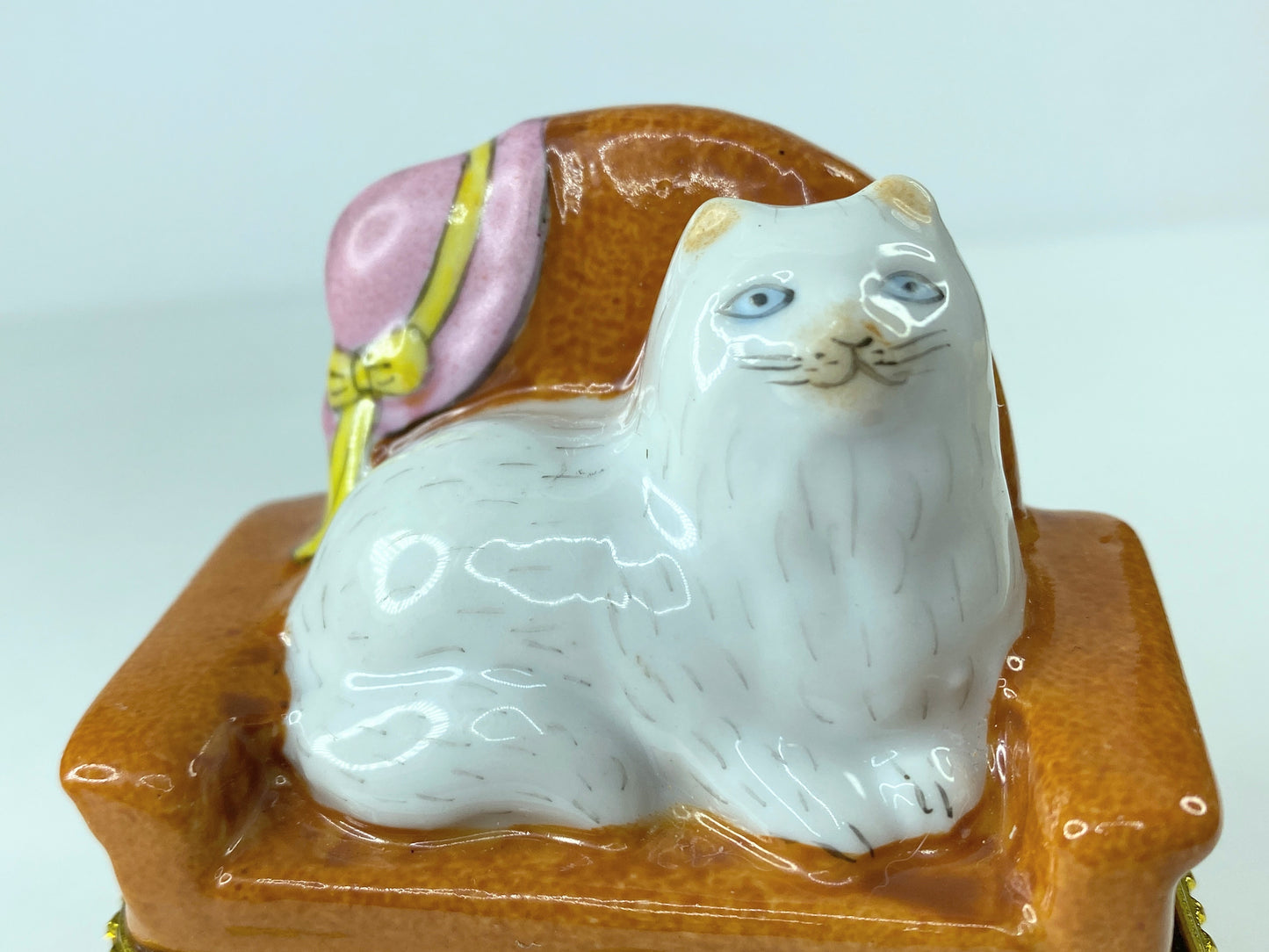 Limoges white Cat on French Sofa Trinket box 2 3/4" x 2.0" x 2 3/4" A285