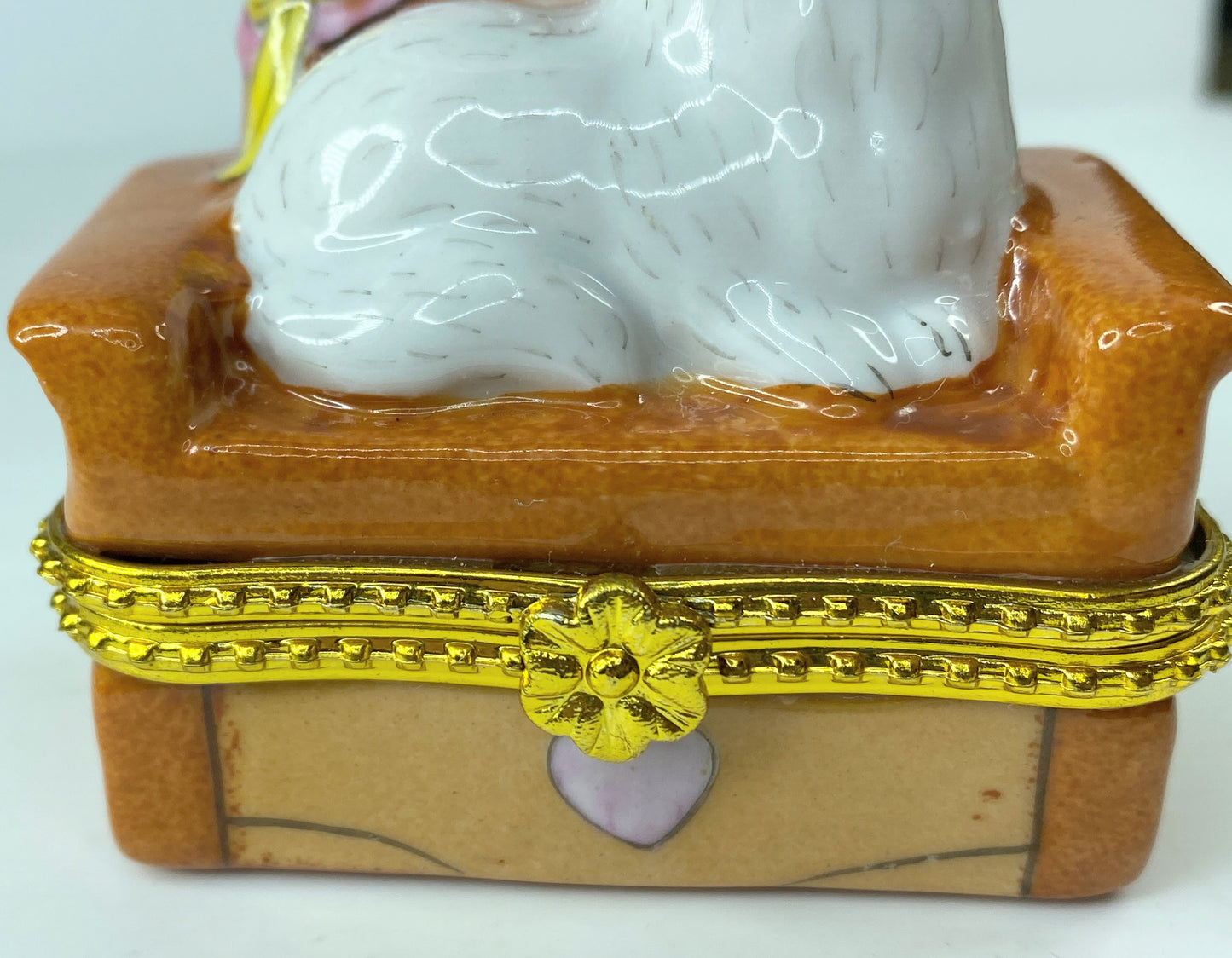 Limoges white Cat on French Sofa Trinket box 2 3/4" x 2.0" x 2 3/4" A285