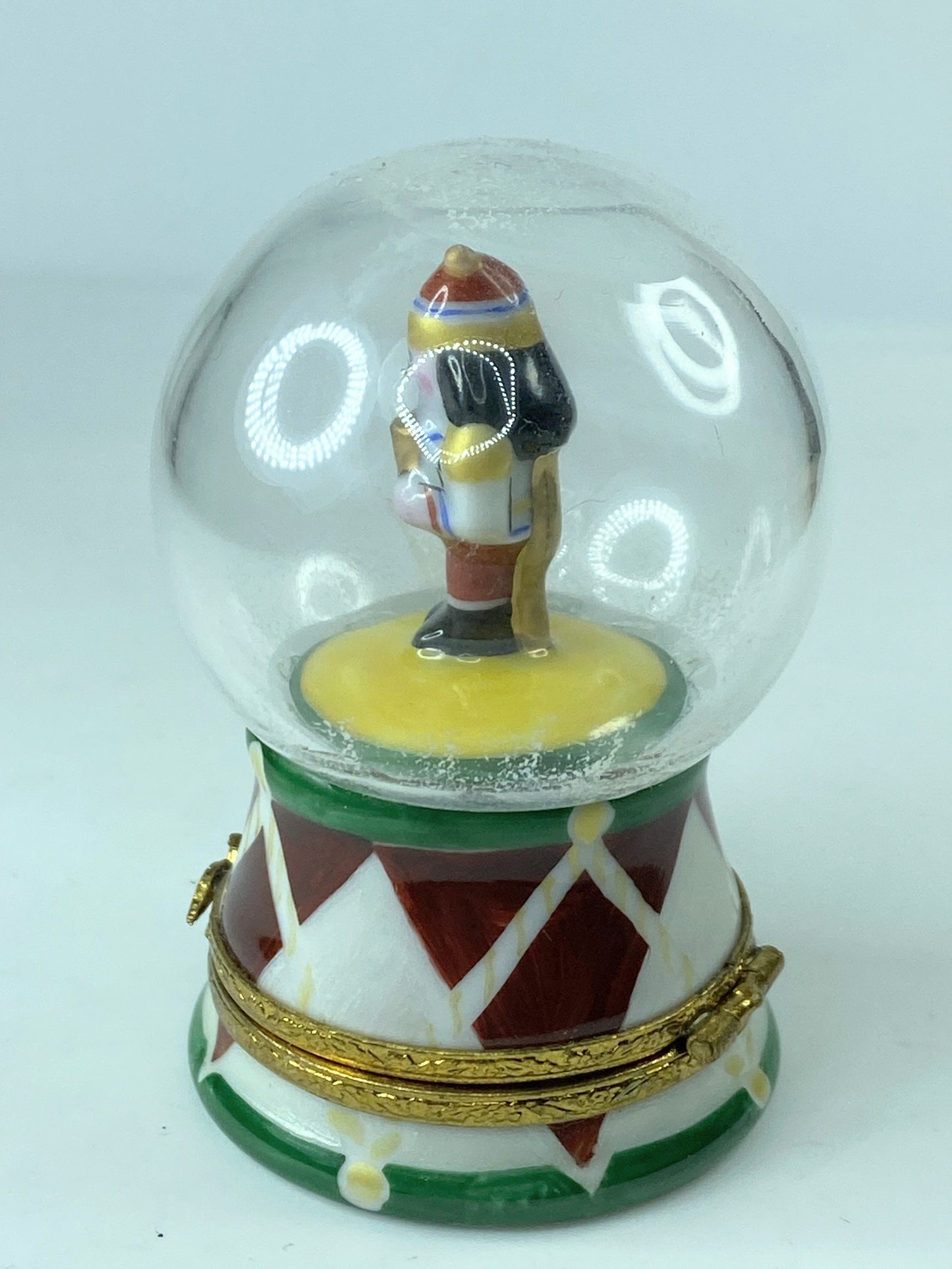 Limoges France Peint main Christmas Glove Trinket box 2 7/8 x 1 3/4" A287