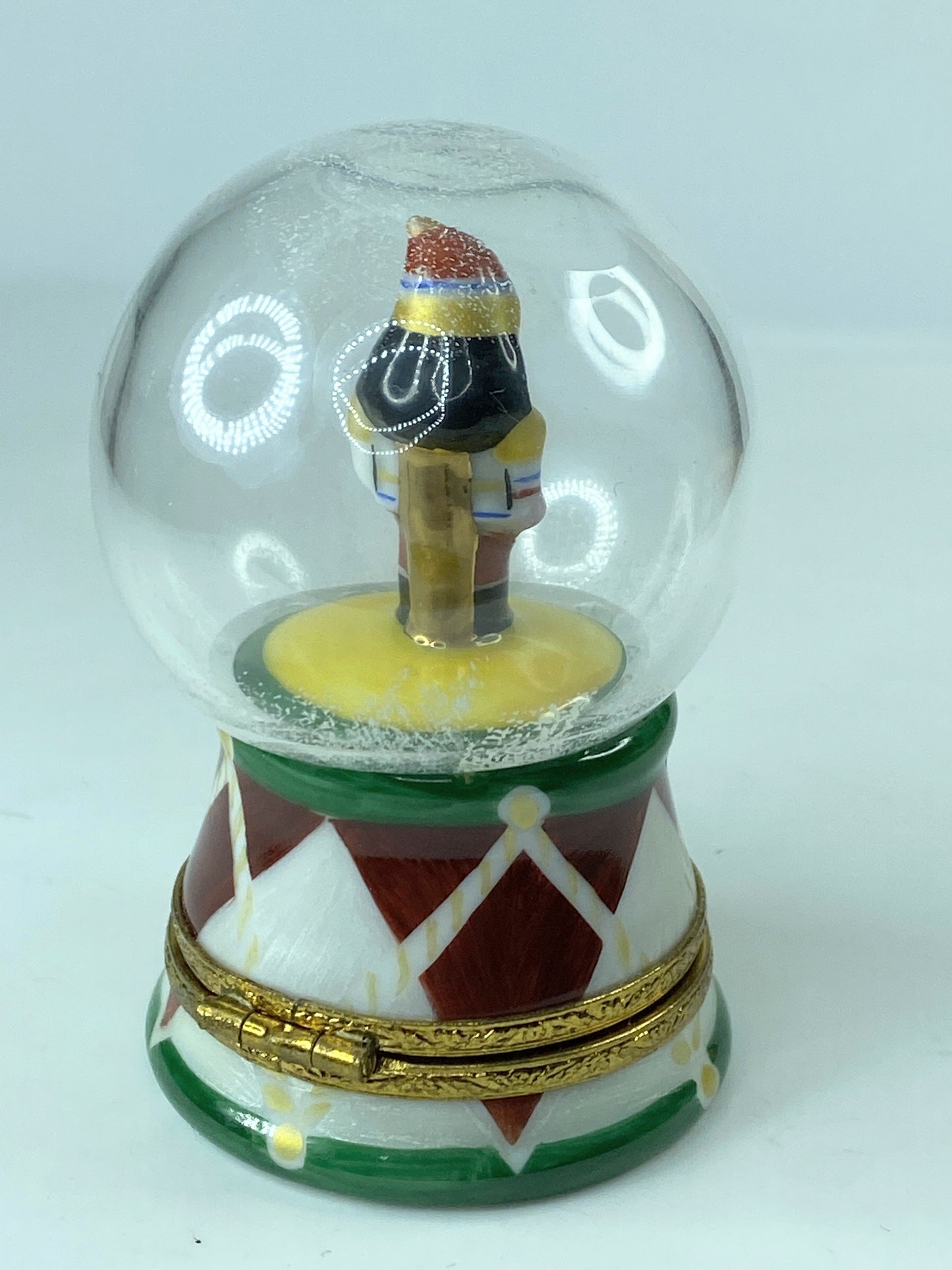 Limoges France Peint main Christmas Glove Trinket box 2 7/8 x 1 3/4" A287