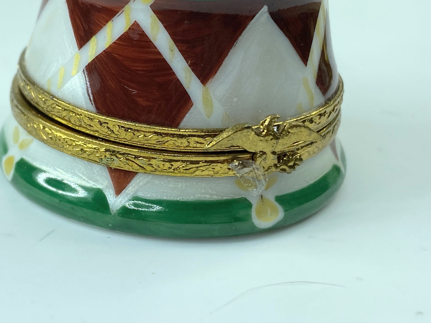 Limoges France Peint main Christmas Glove Trinket box 2 7/8 x 1 3/4" A287