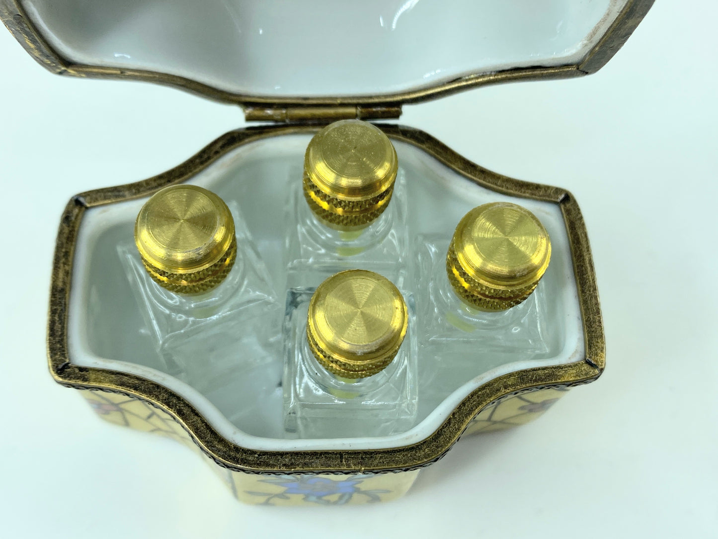 Limoges France Peint Main Casket & 4 Glass Miniature Perfume Scent Bottles A293