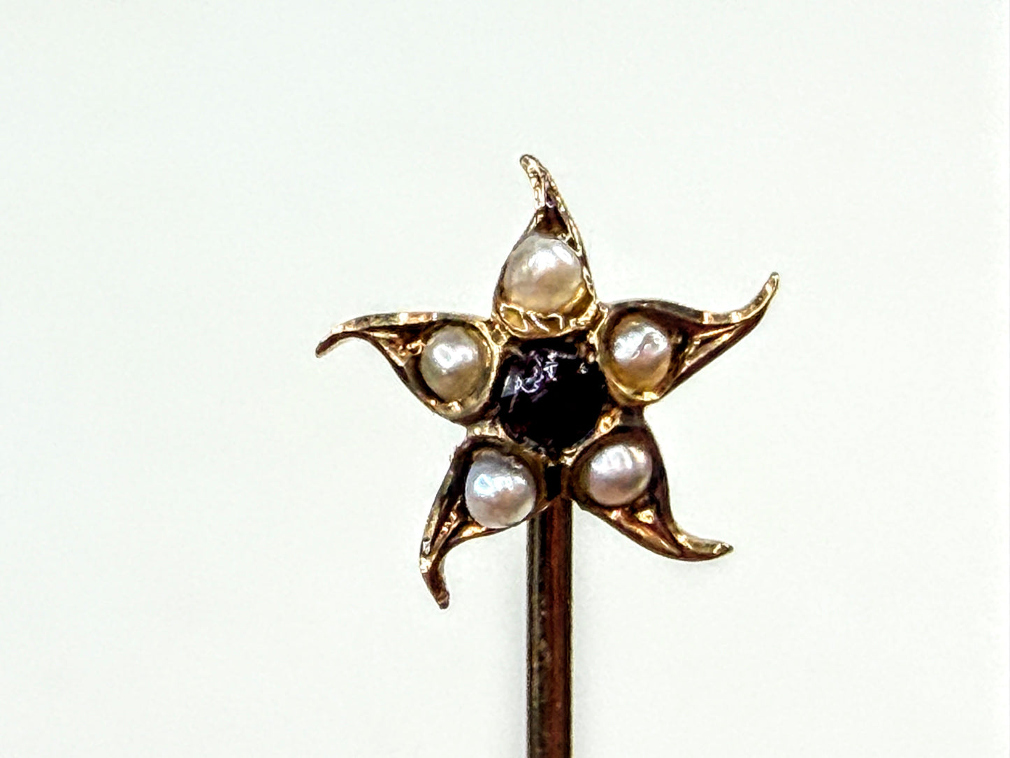 Vintage 15K Gold Garnet and Seed Pearl Starburst Stick Pin JR1573